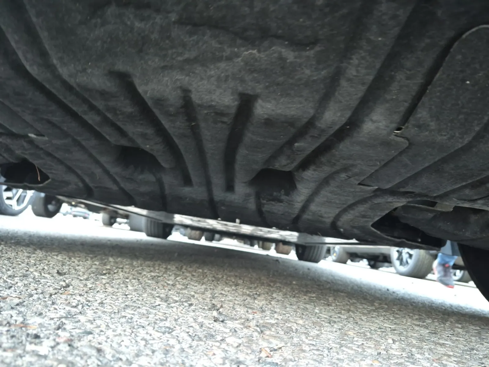 Undercarriage - Rear Photo