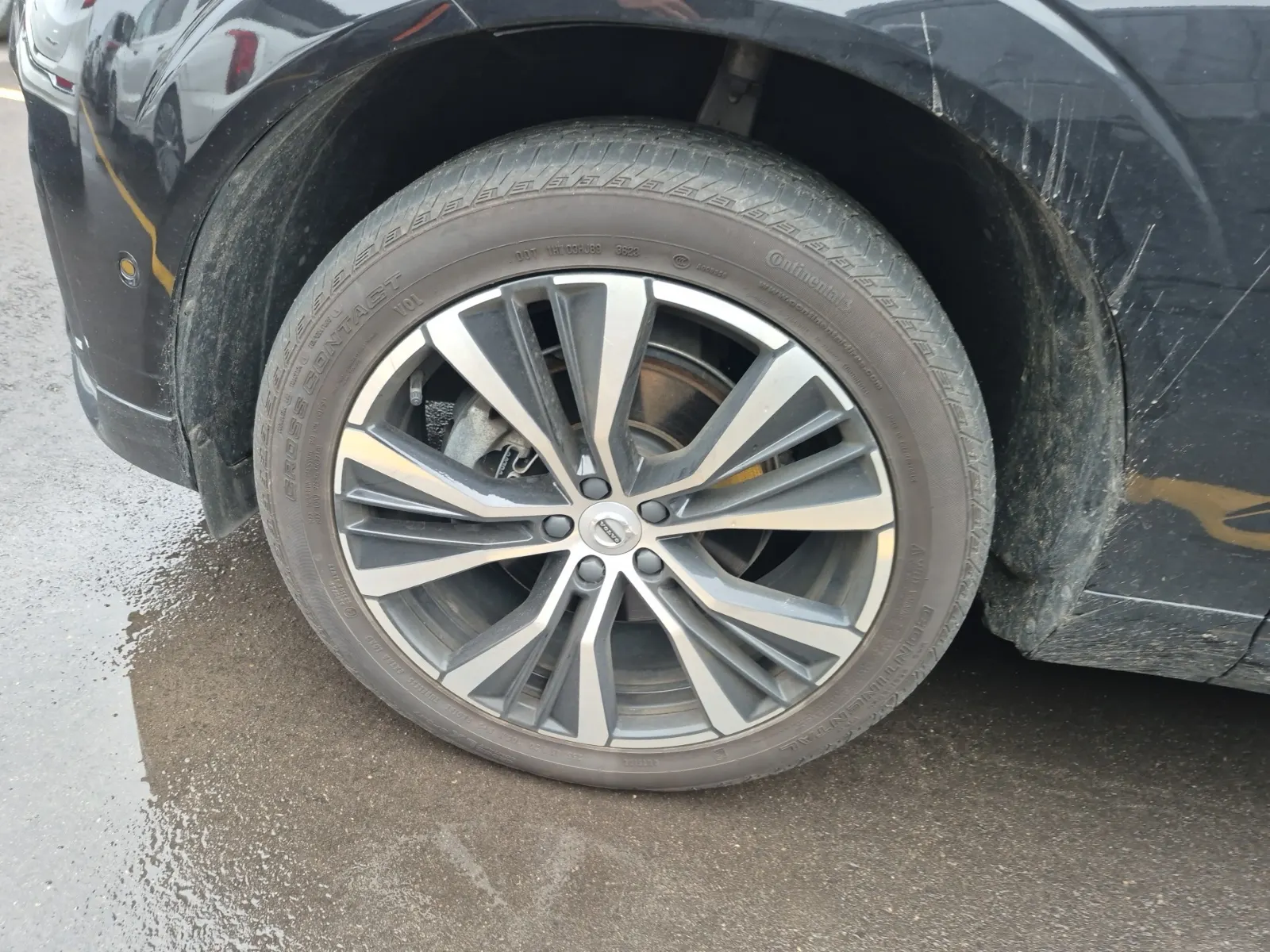 Front driver wheel/tire photo
