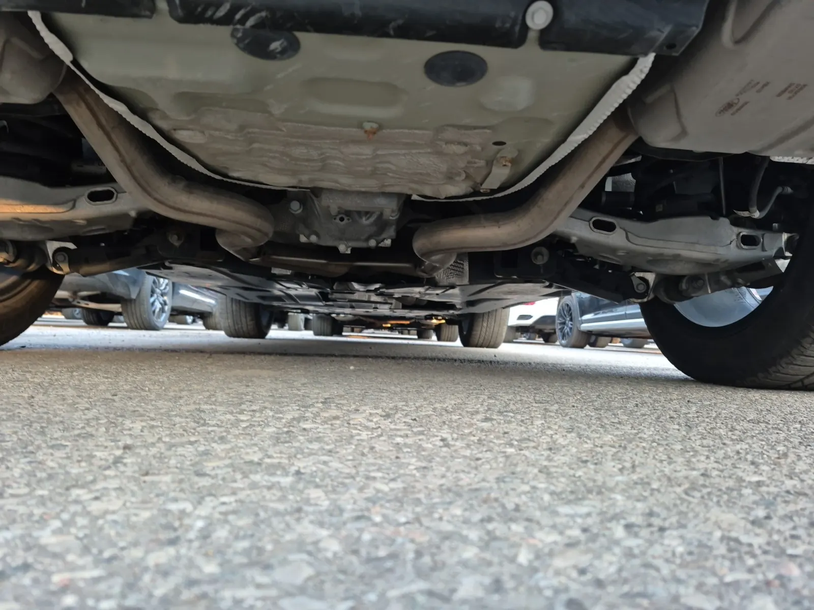 Undercarriage - Rear Photo