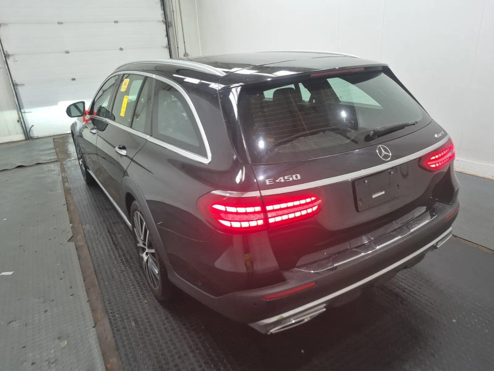 Driver Rear 3/4 Photo