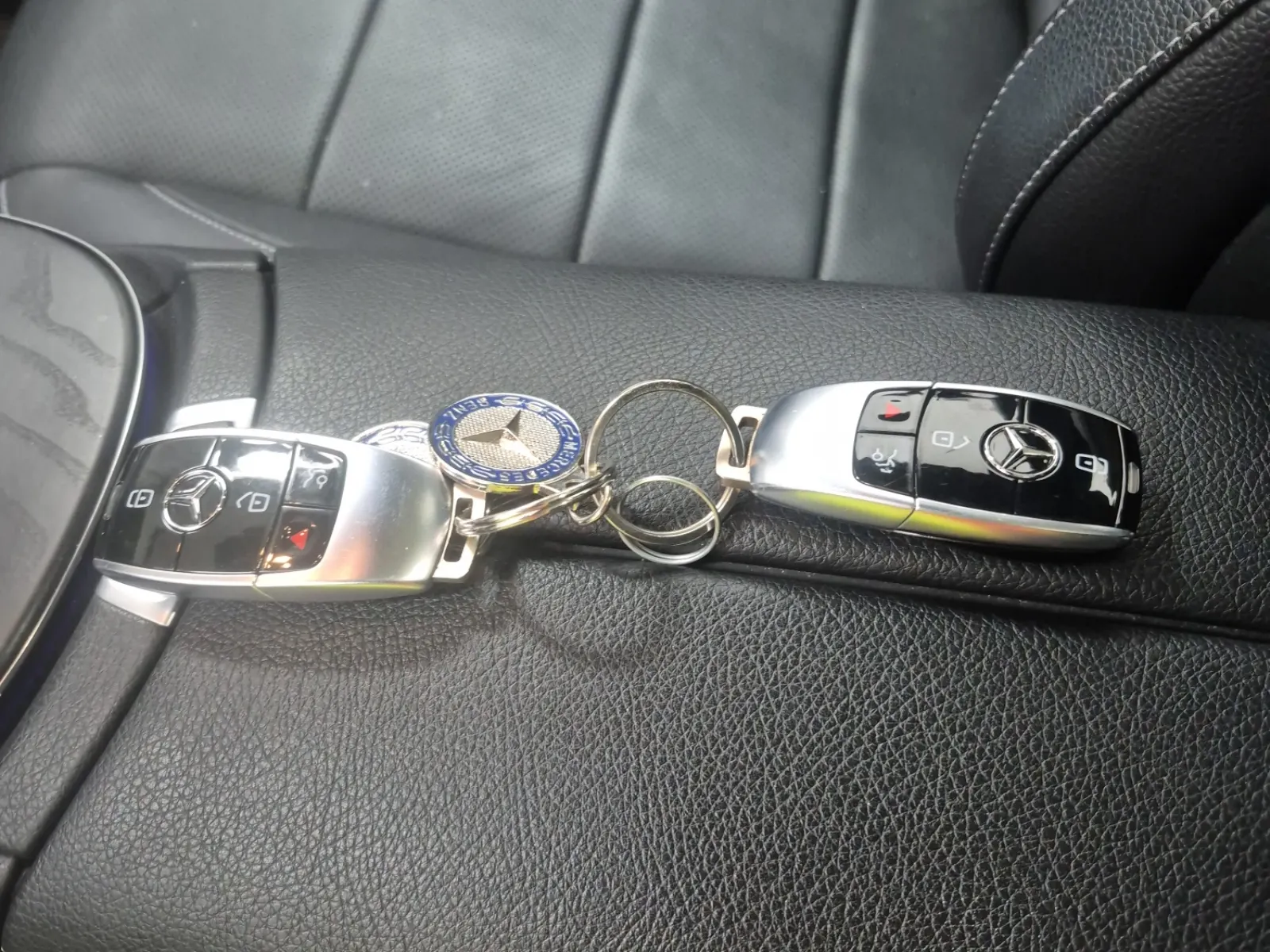 Keys/Fobs/Manual Photo