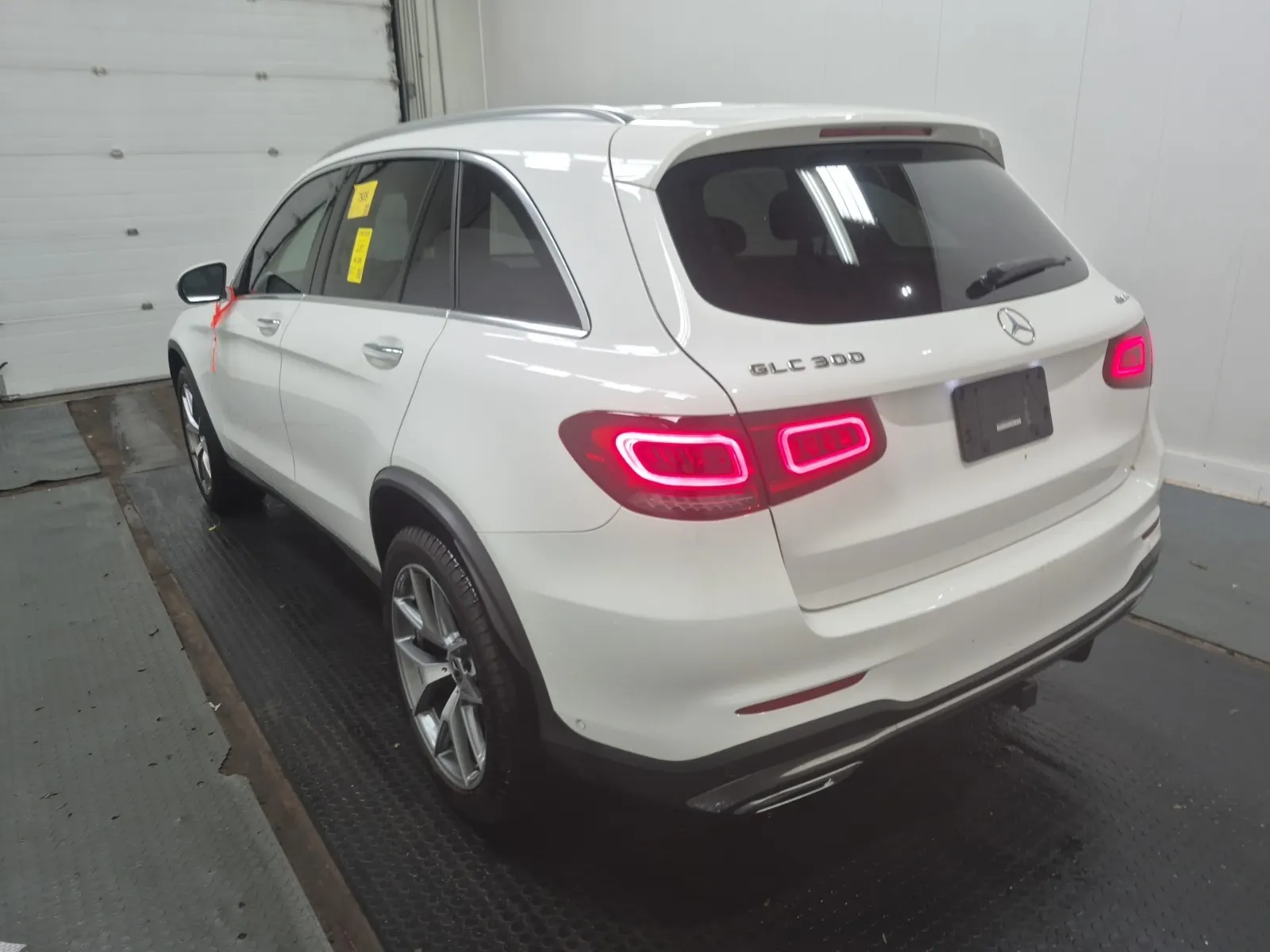 Driver Rear 3/4 Photo