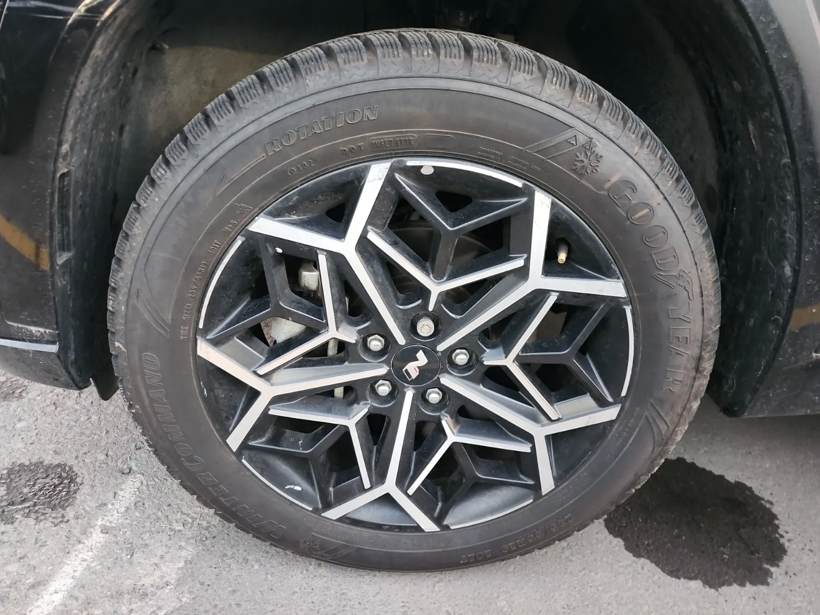 Front driver wheel/tire photo