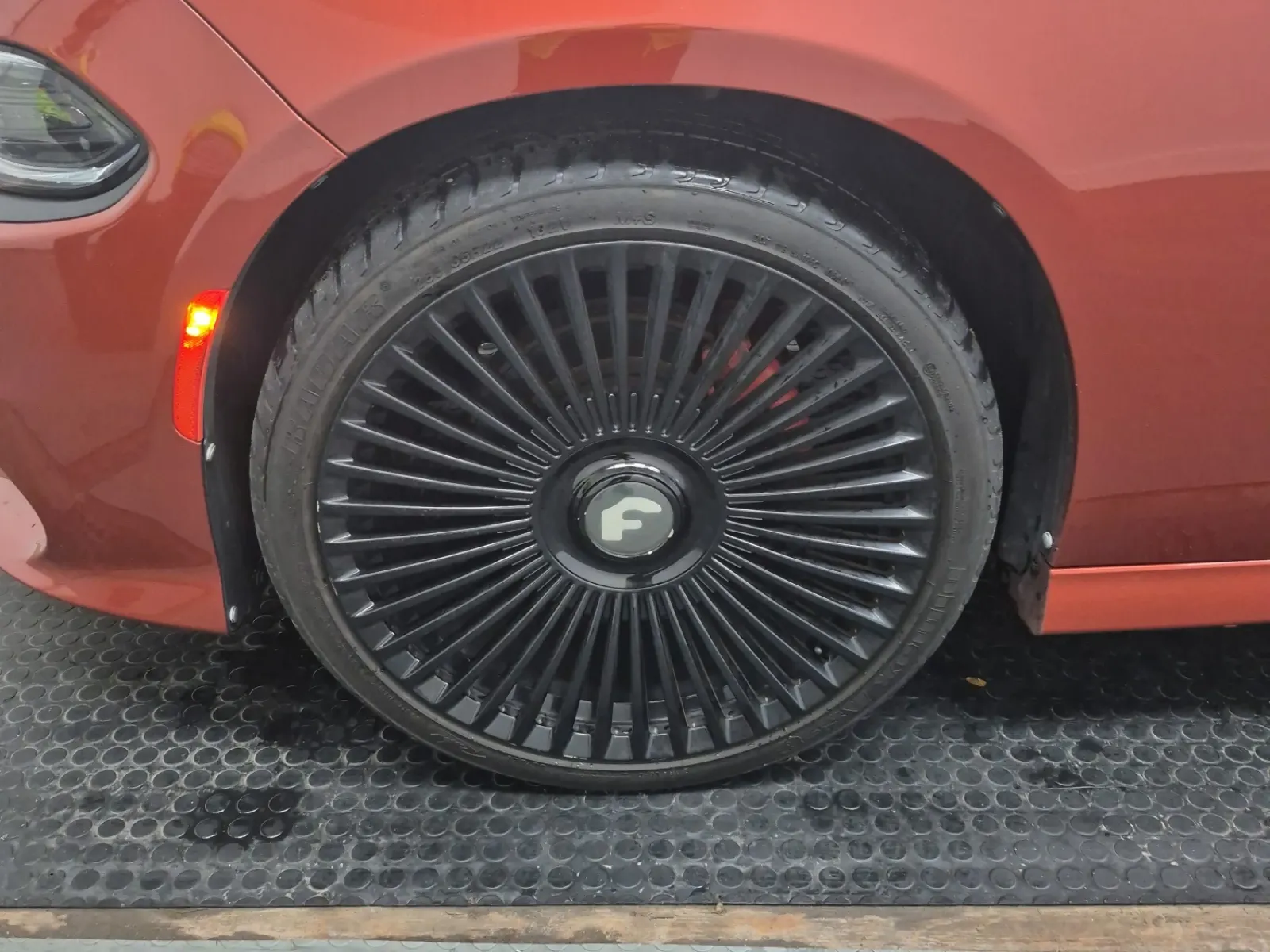 Front driver wheel/tire photo