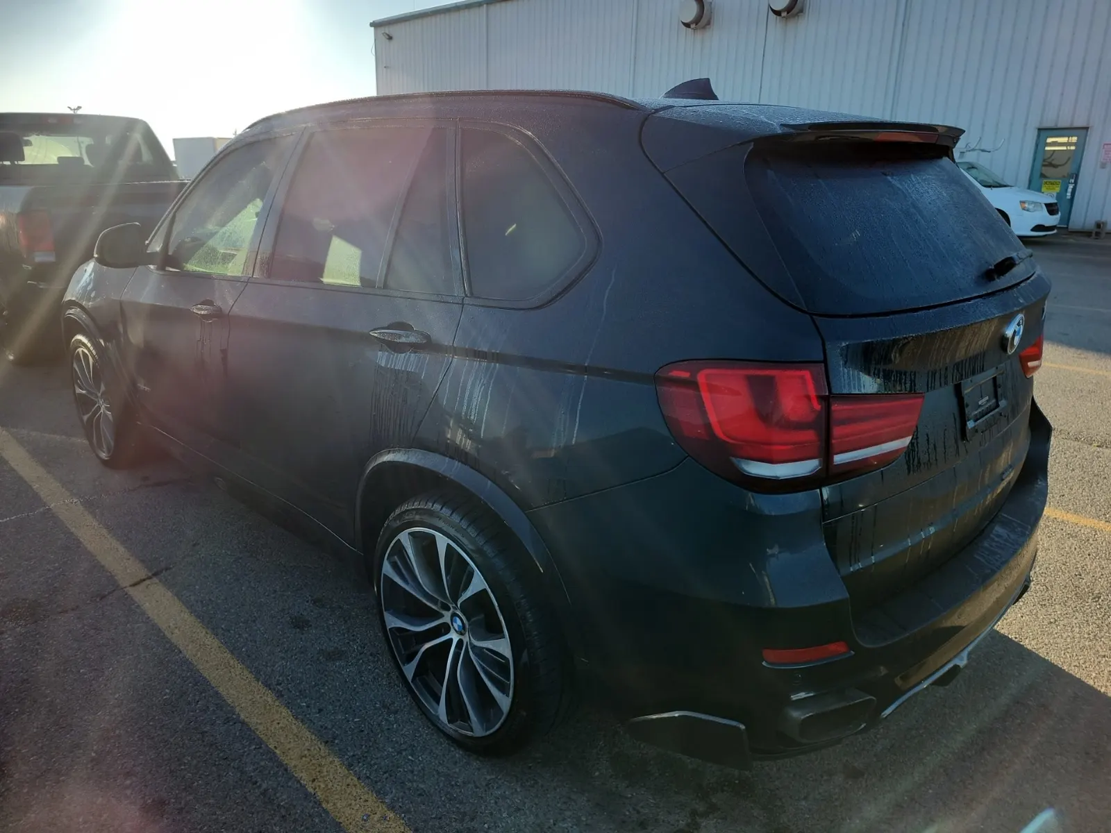 Driver Rear 3/4 Photo