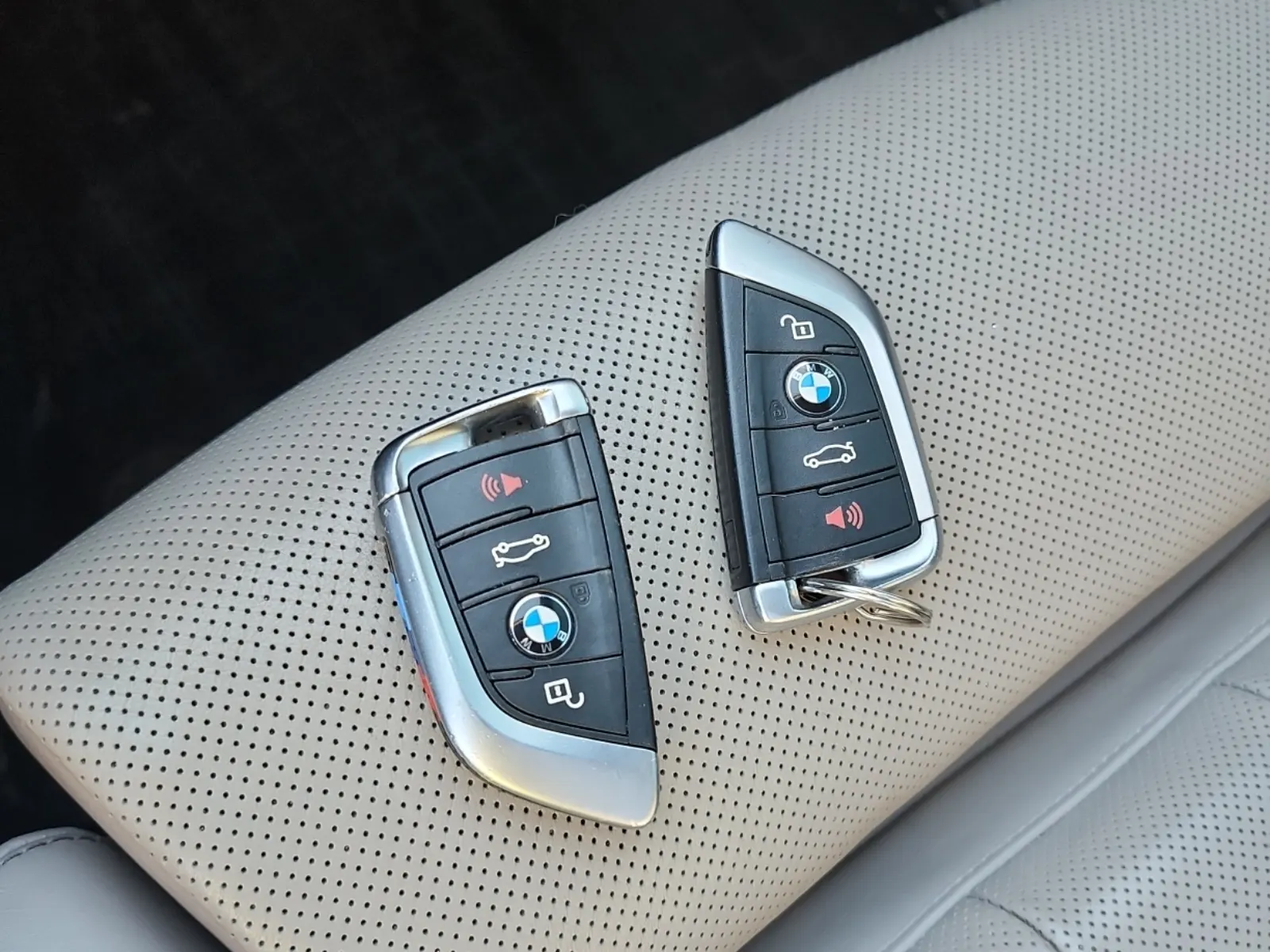 Keys/Fobs/Manual Photo
