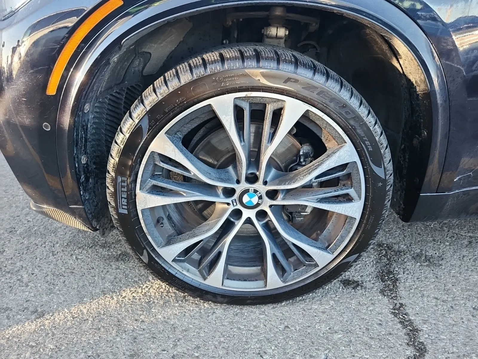Front driver wheel/tire photo