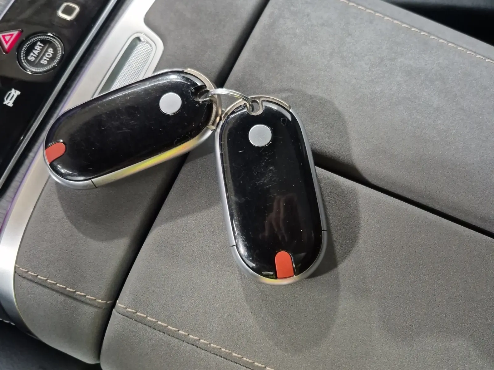 Keys/Fobs/Manual Photo