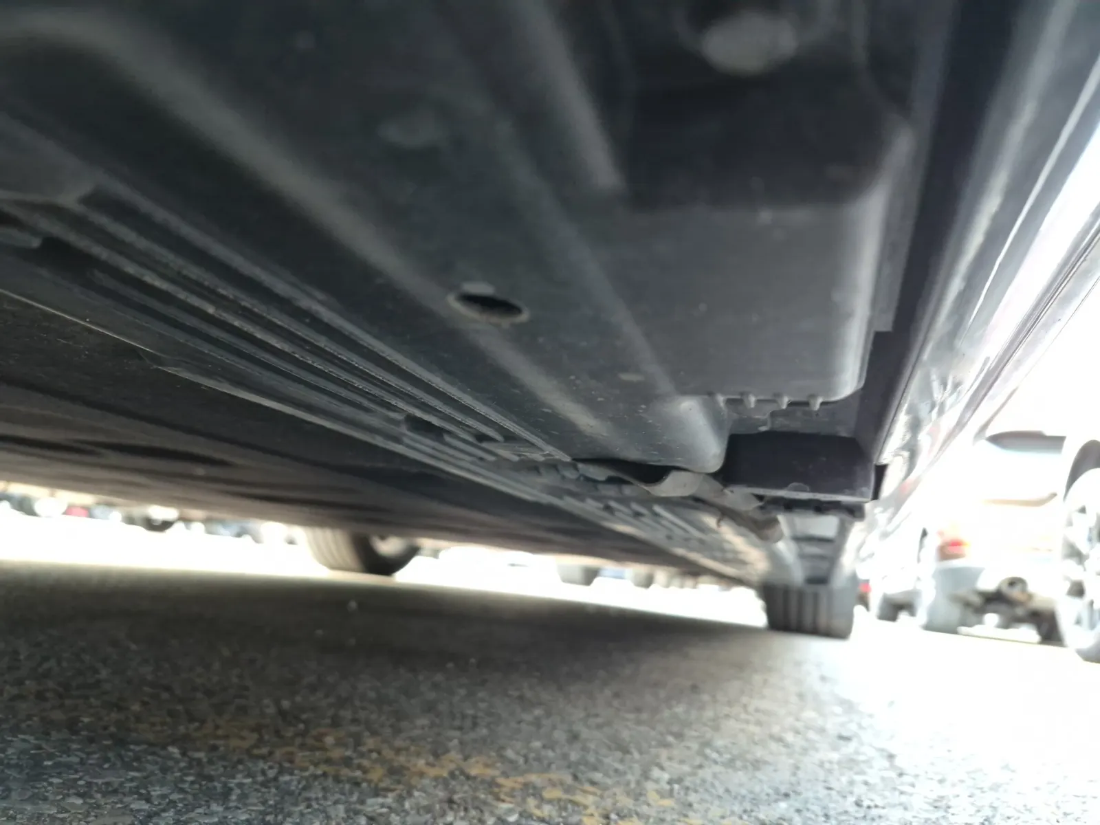 Undercarriage - Passenger Photo
