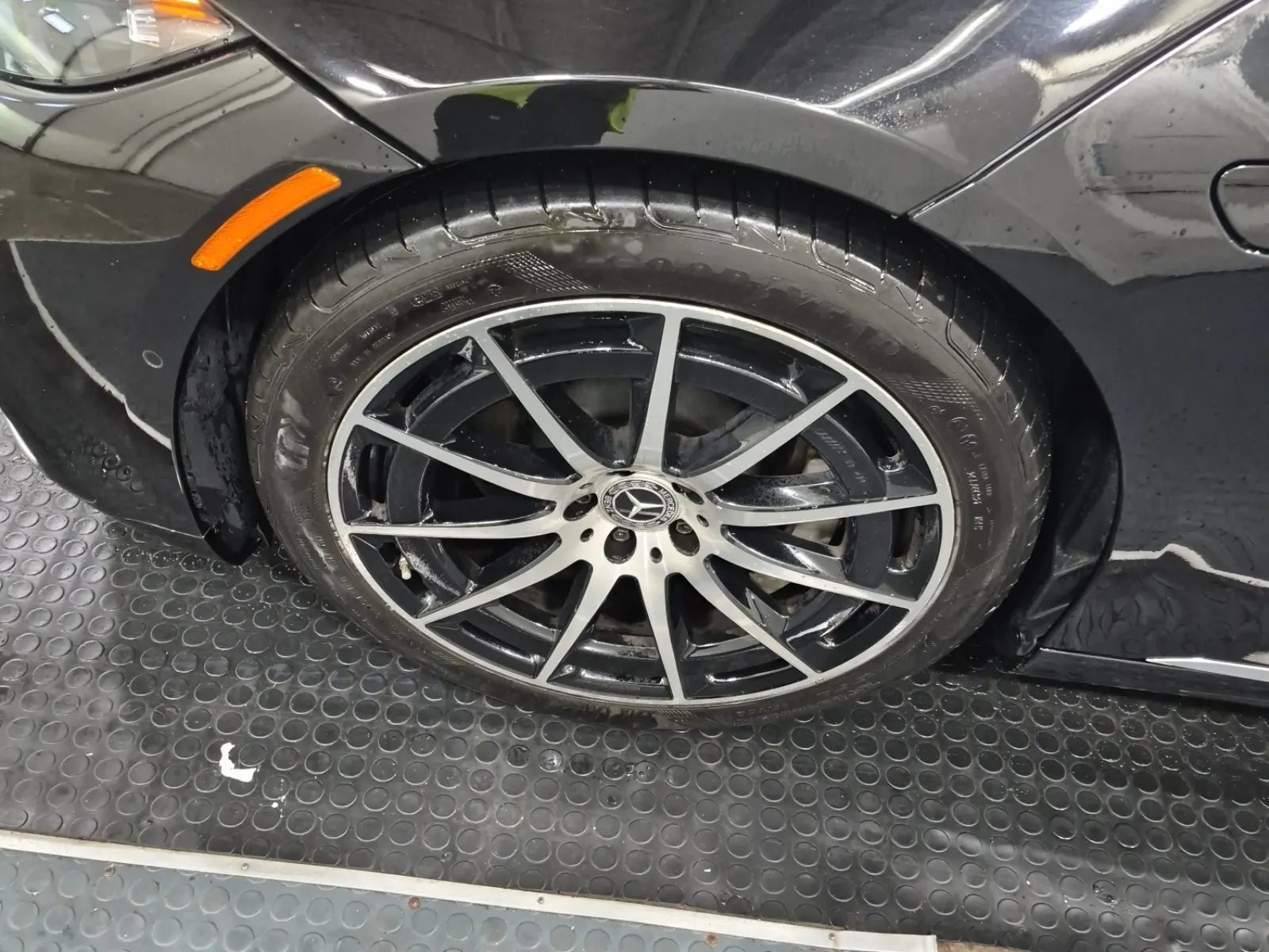 Front driver wheel/tire photo