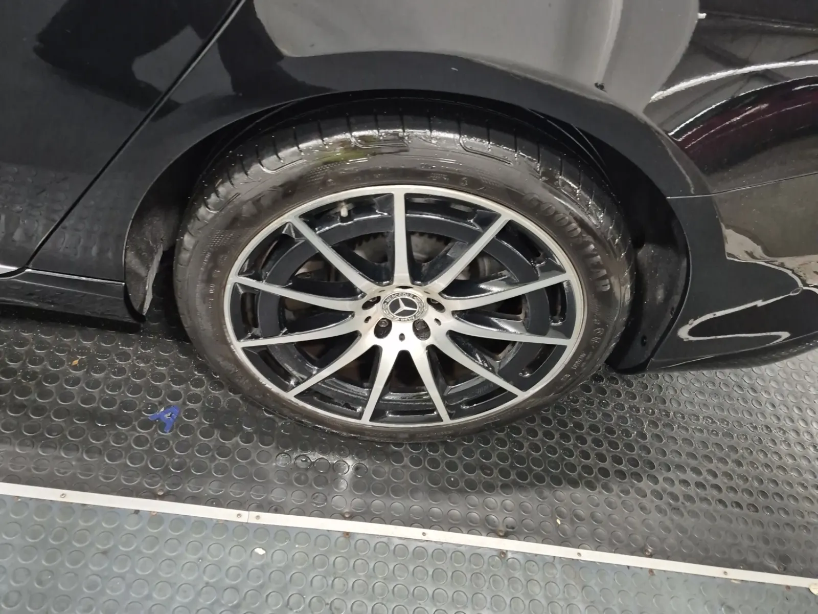 Left Rear Wheel/Tire Photo