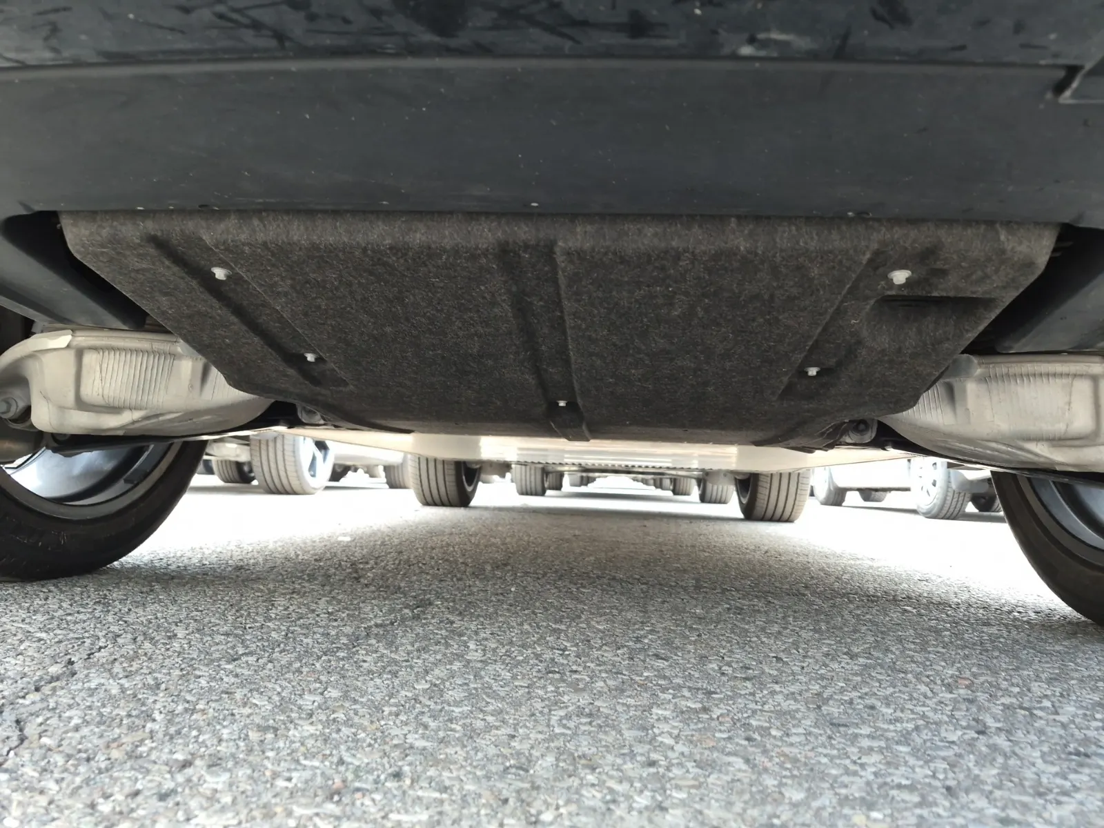 Undercarriage - Rear Photo