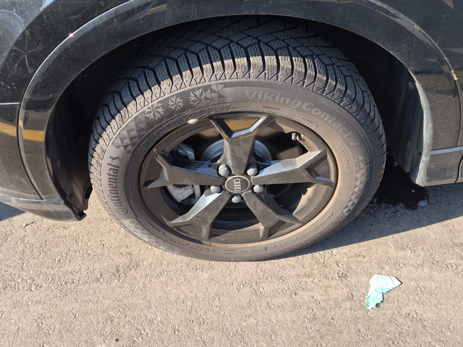 Front driver wheel/tire photo