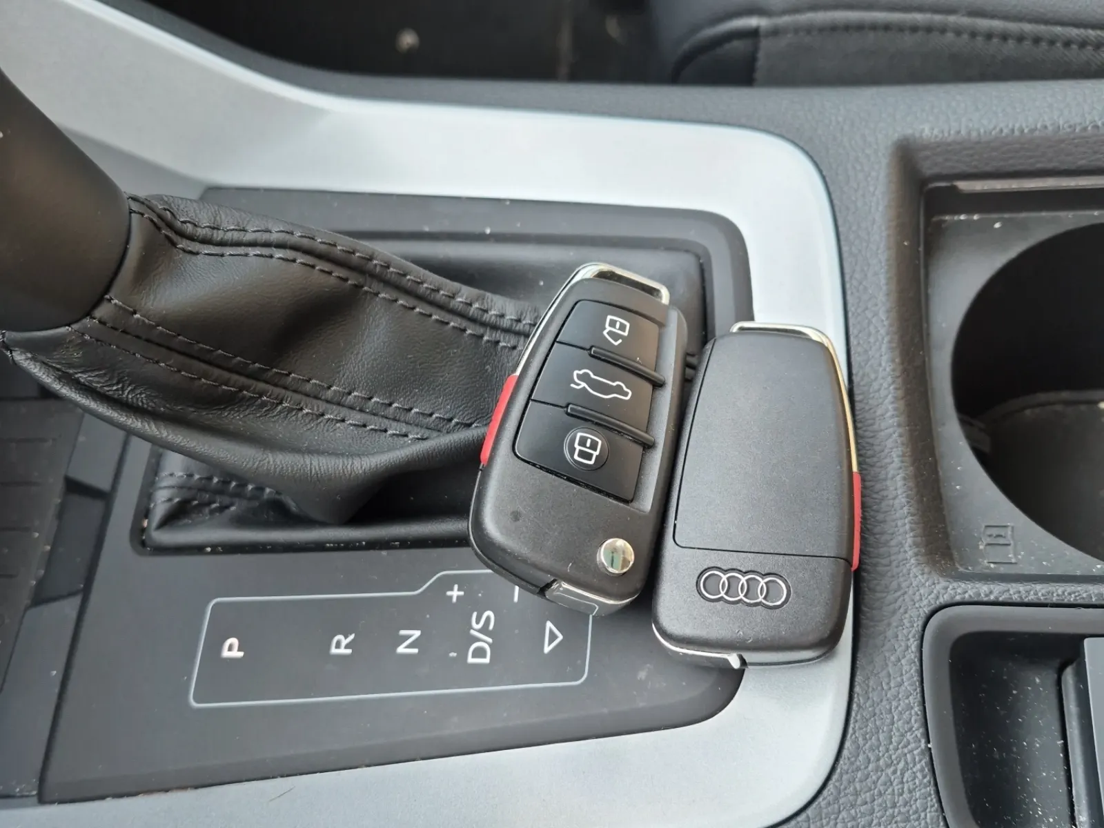 Keys/Fobs/Manual Photo