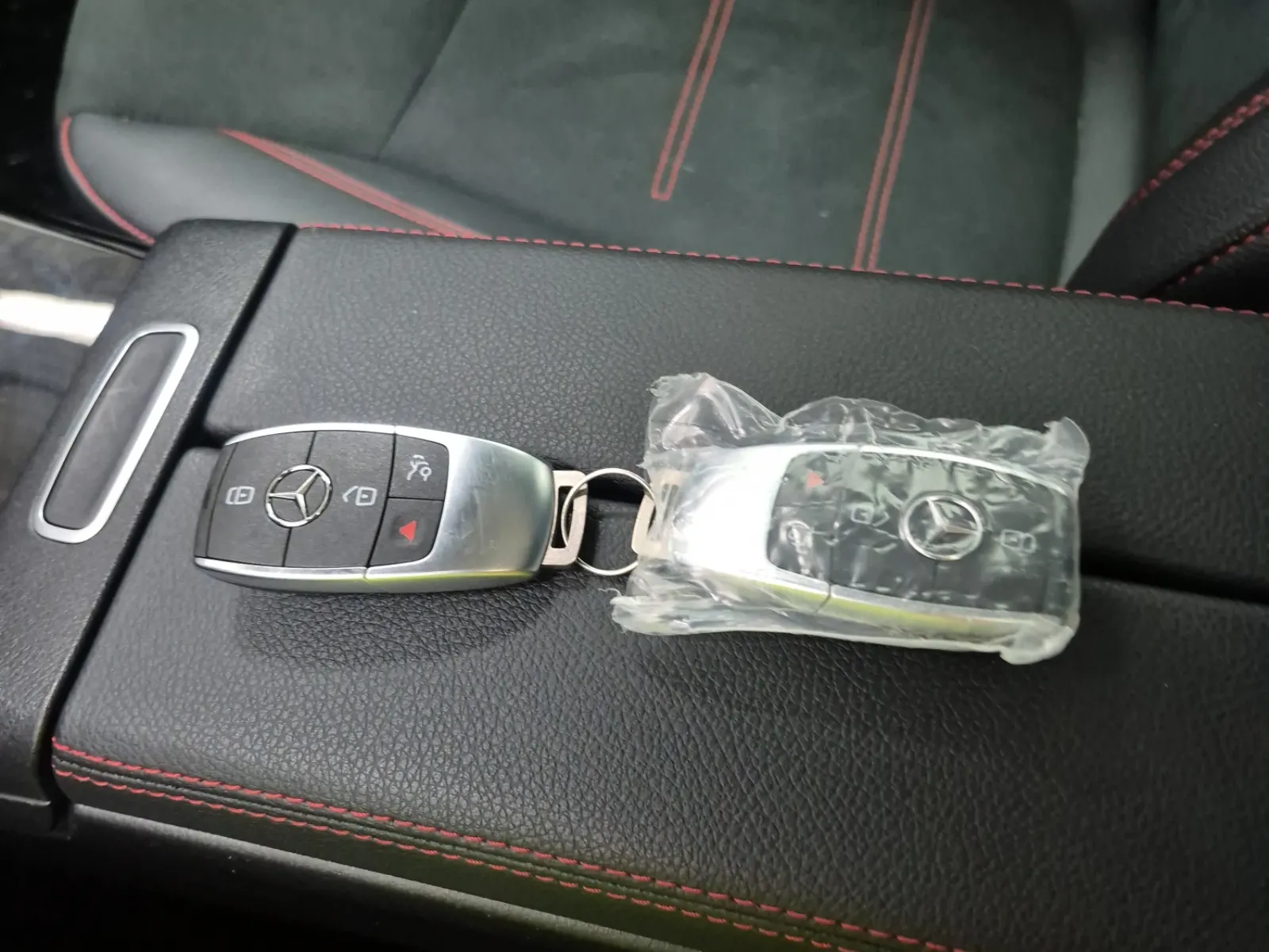 Keys/Fobs/Manual Photo