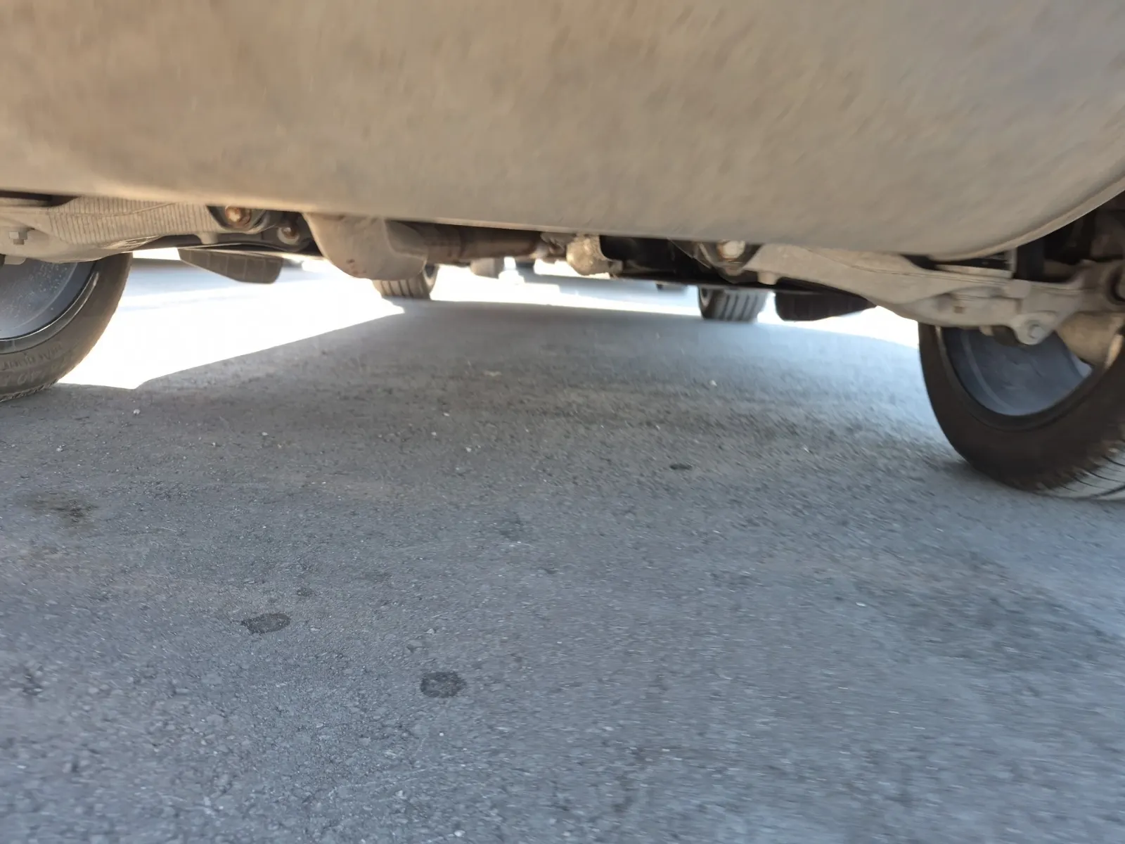 Undercarriage - Rear Photo