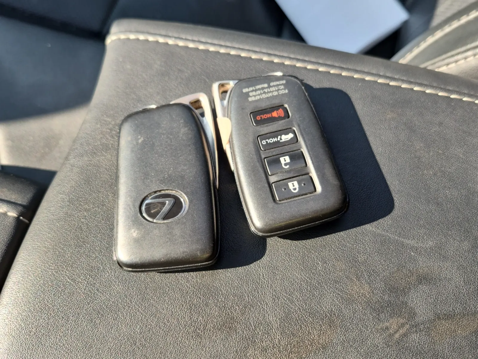 Keys/Fobs/Manual Photo