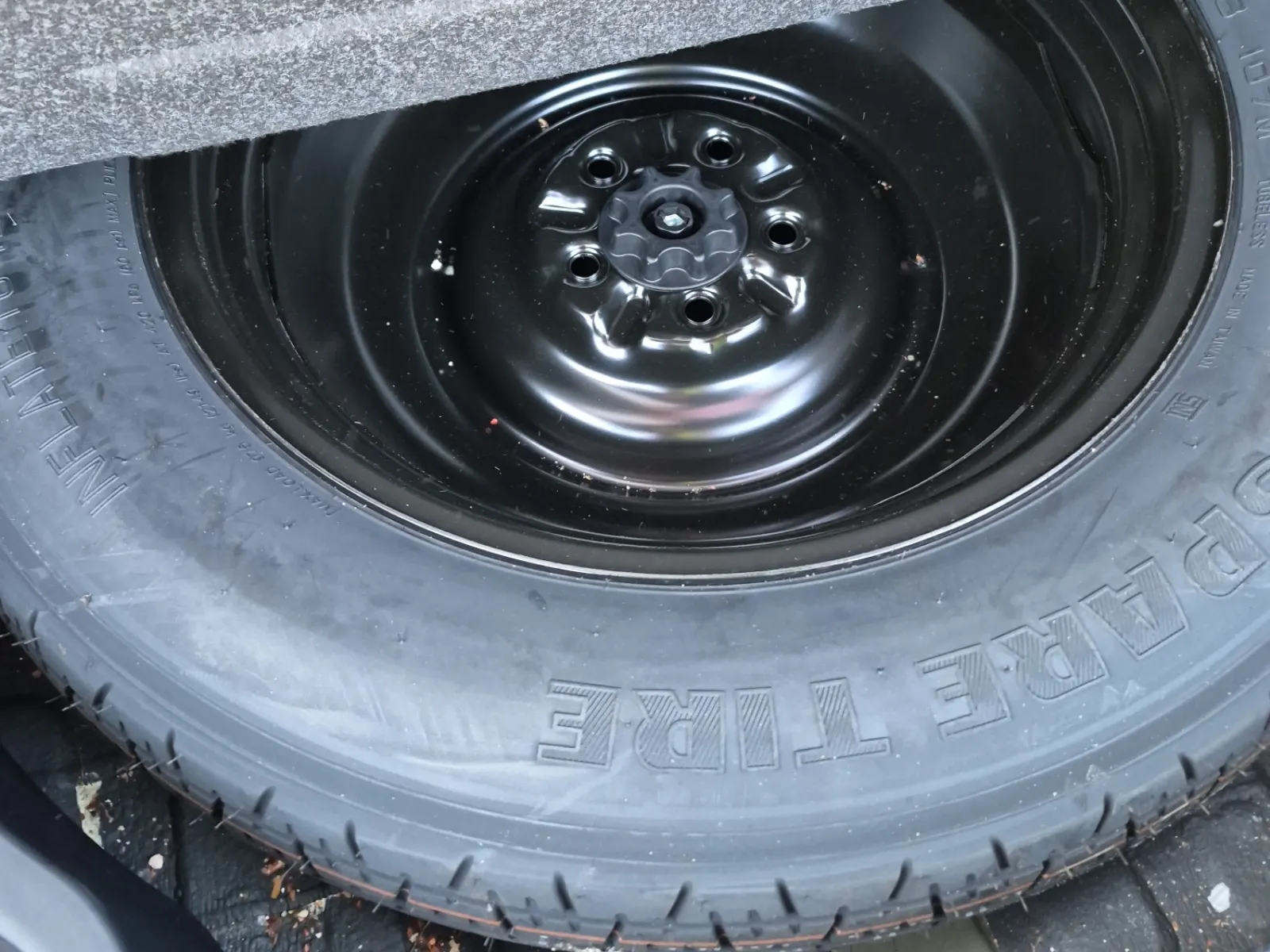 Spare Tire & Wheel Photo