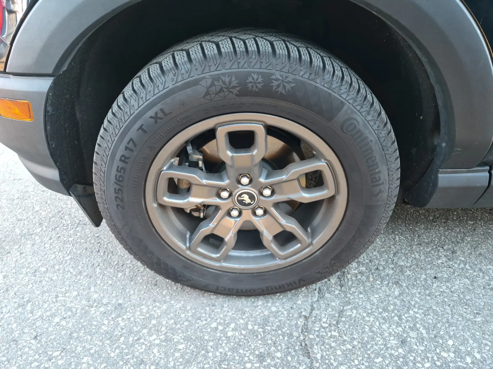 Front driver wheel/tire photo