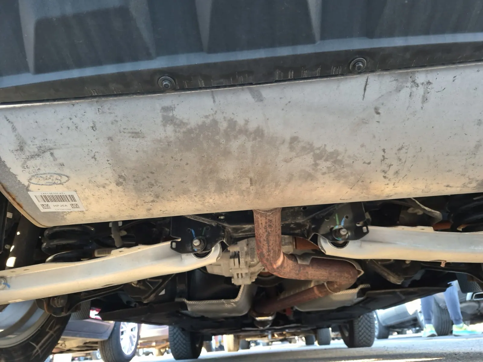 Undercarriage - Rear Photo