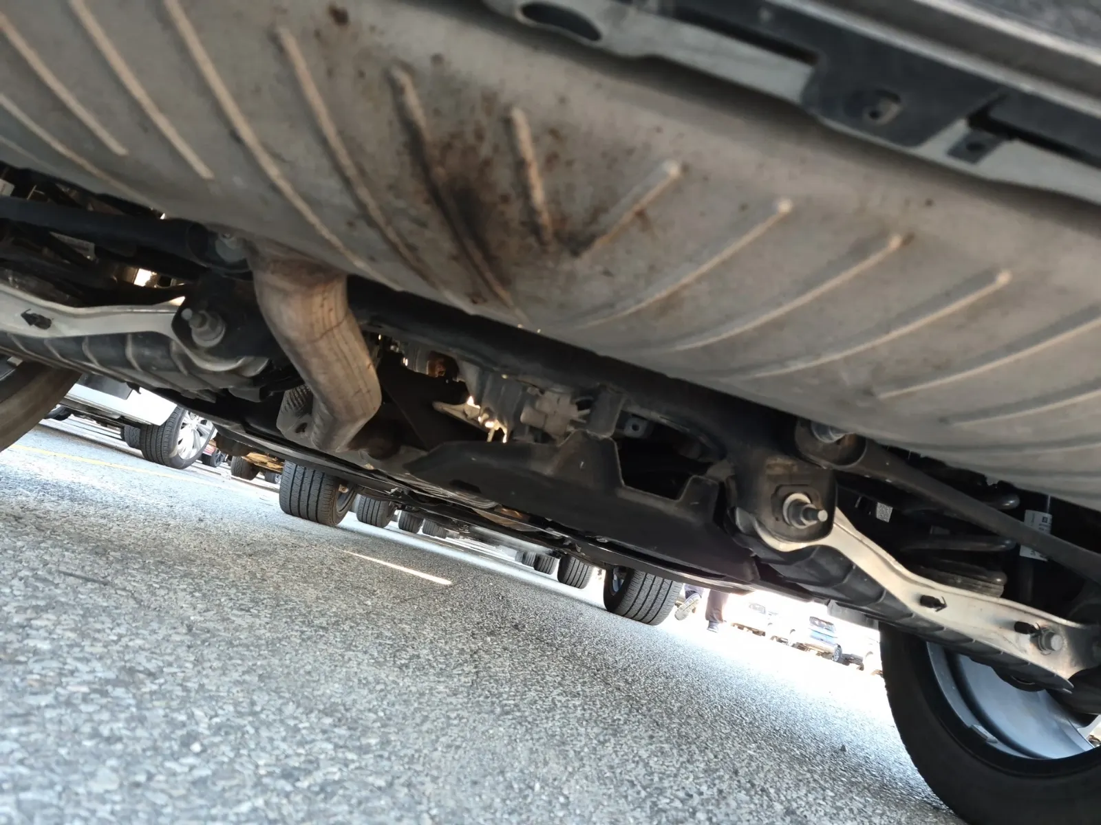 Undercarriage - Rear Photo