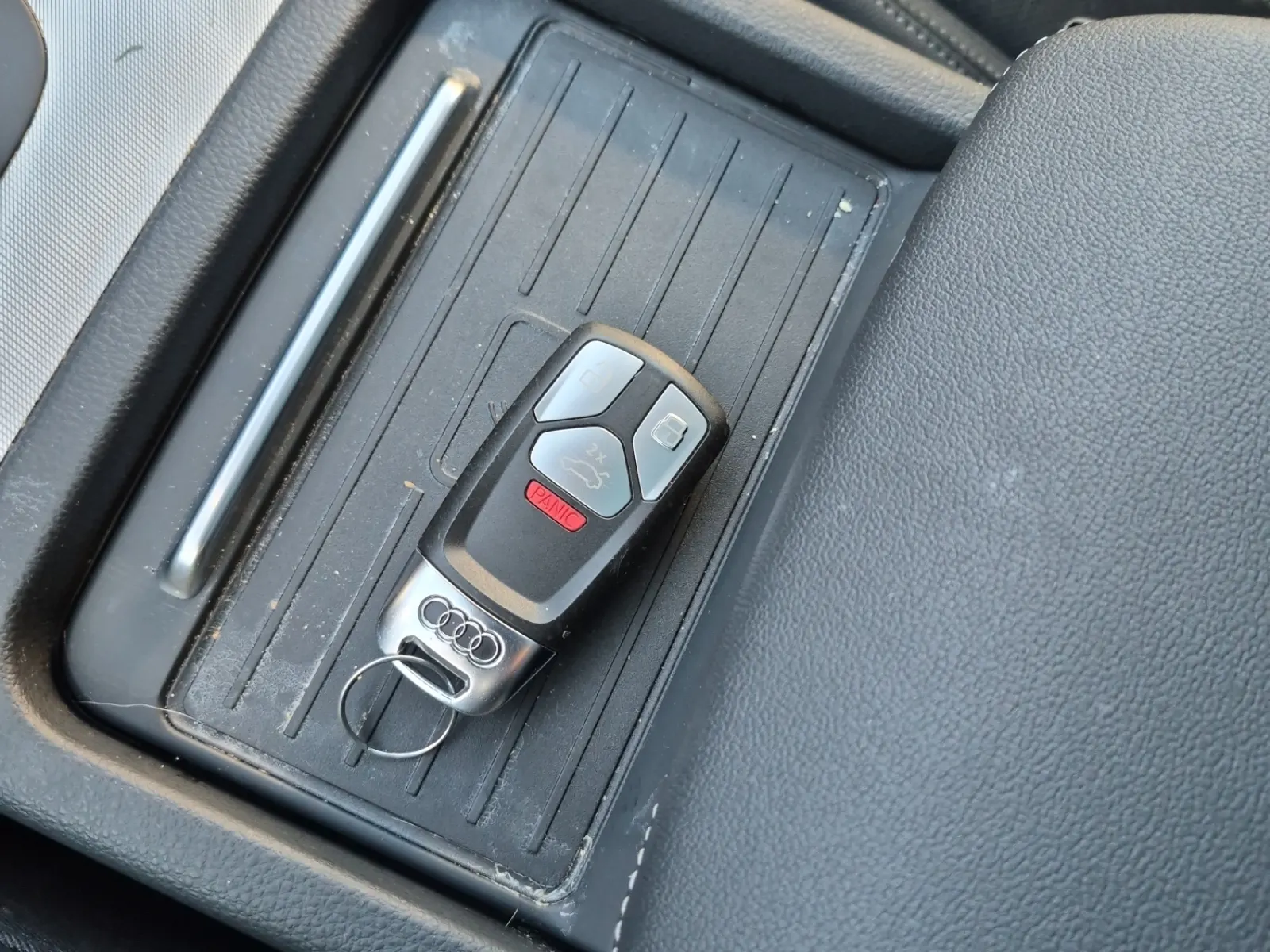 Keys/Fobs/Manual Photo