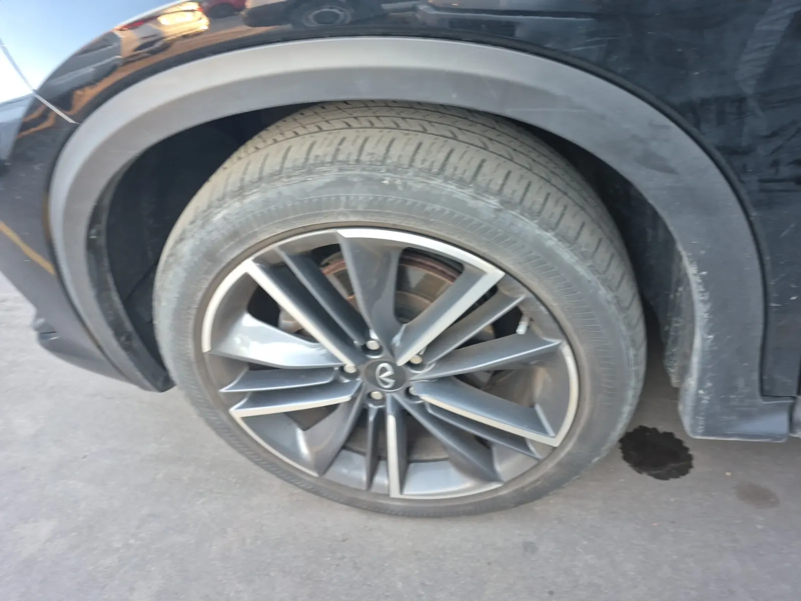 Front driver wheel/tire photo