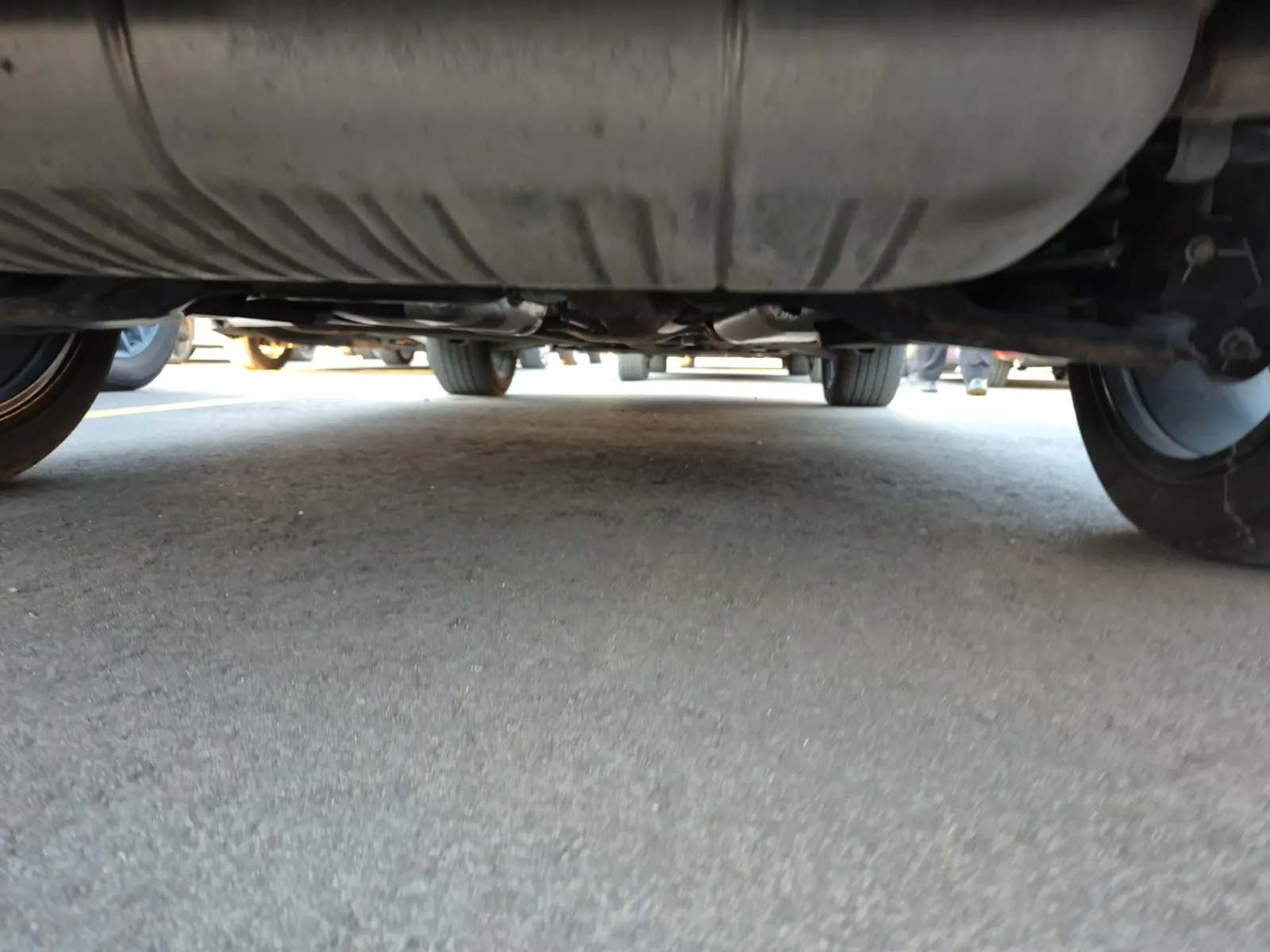 Undercarriage - Rear Photo
