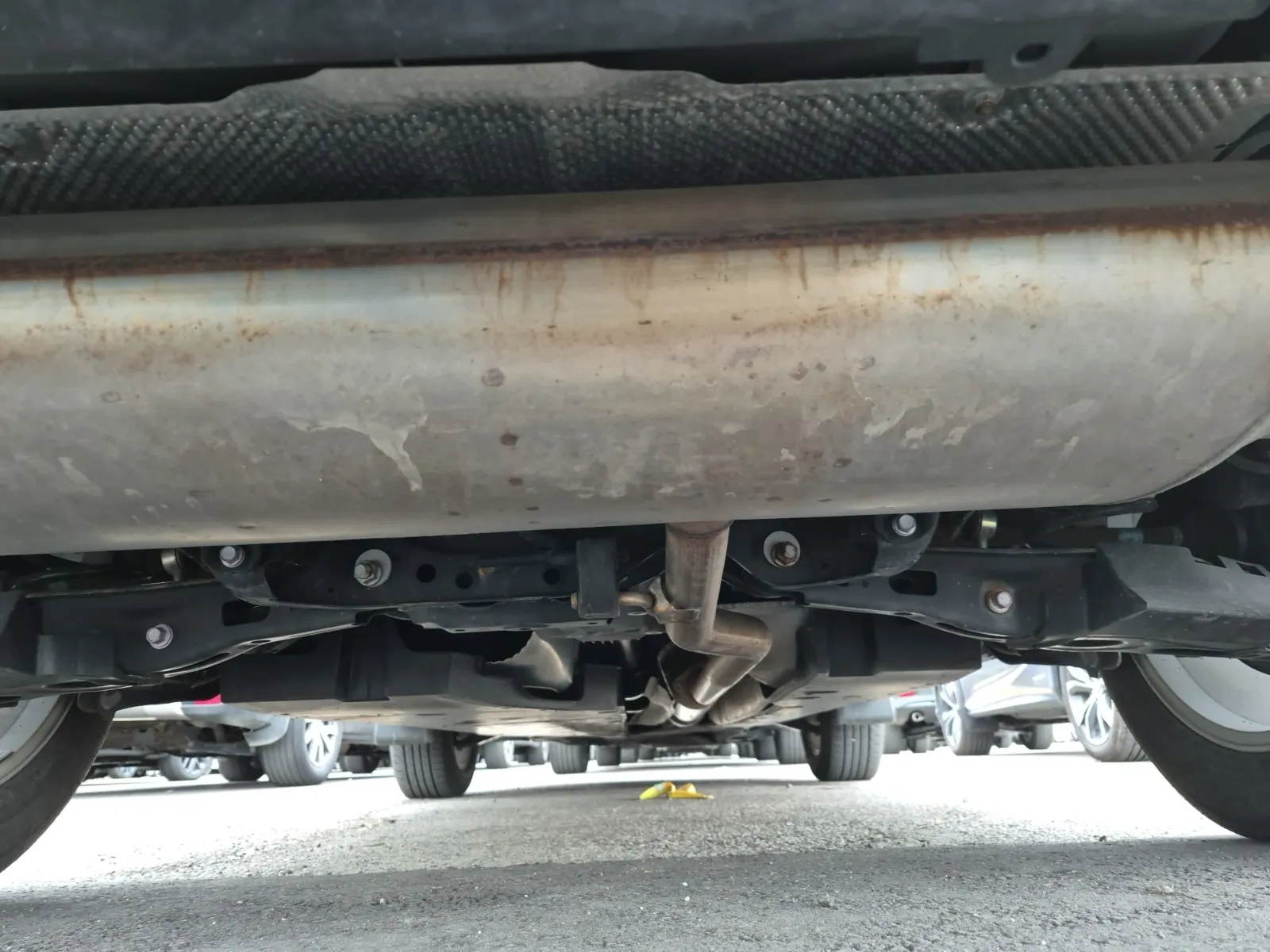Undercarriage - Rear Photo