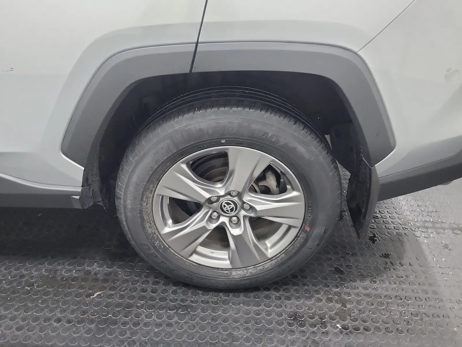 Left Rear Wheel/Tire Photo
