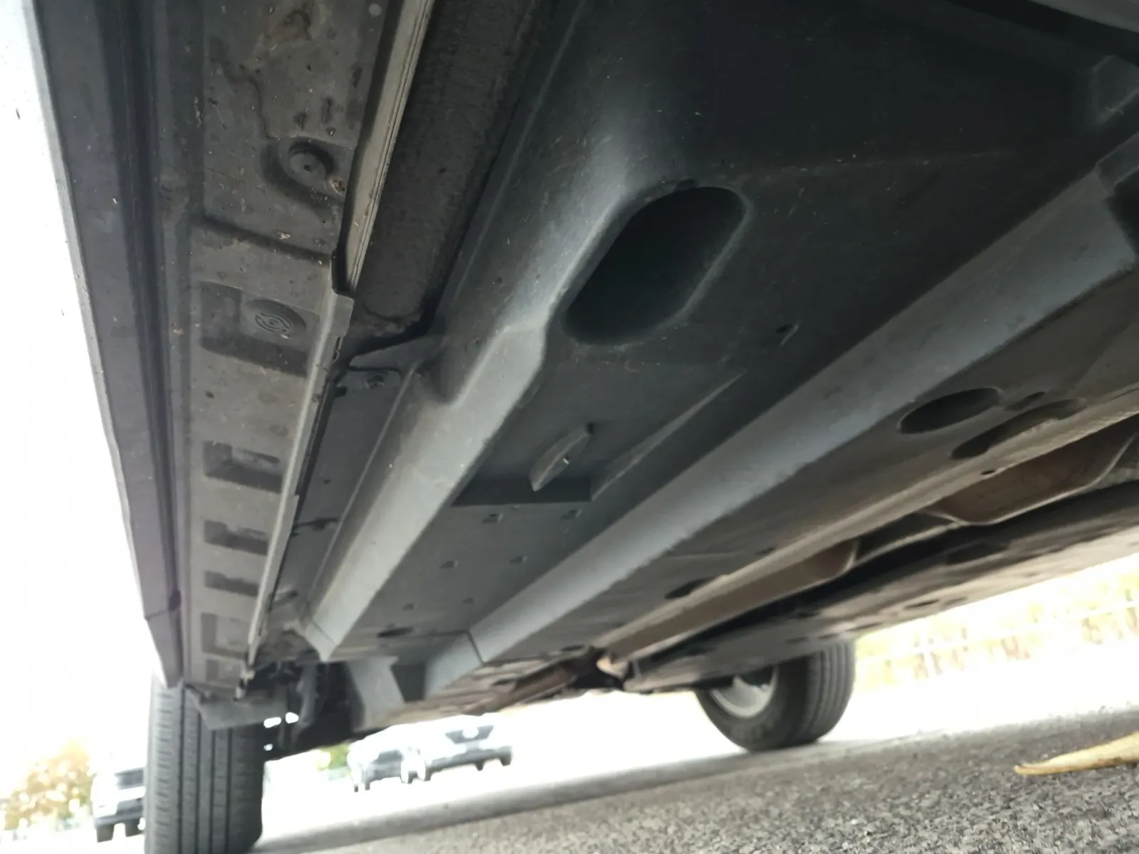 Undercarriage - Passenger Photo