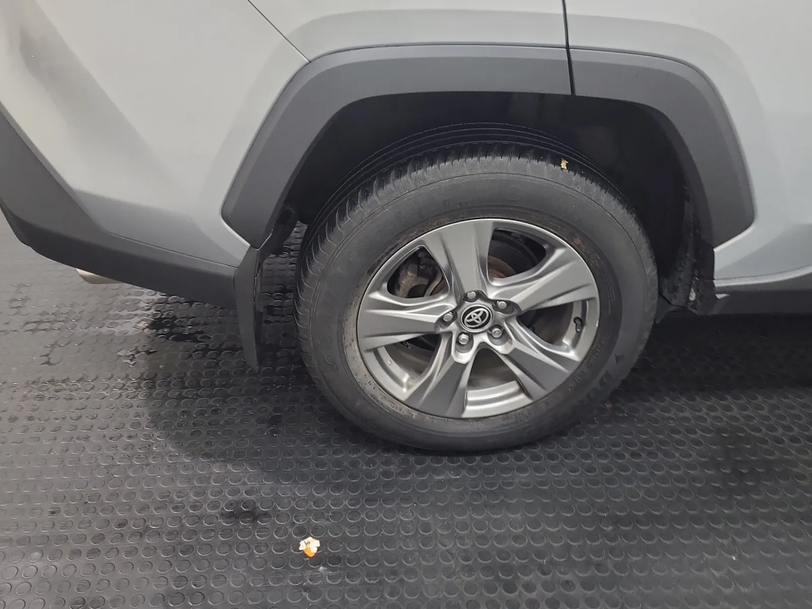 Right Rear Wheel/Tire Photo
