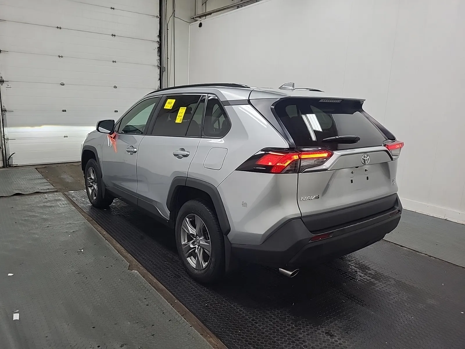 Driver Rear 3/4 Photo