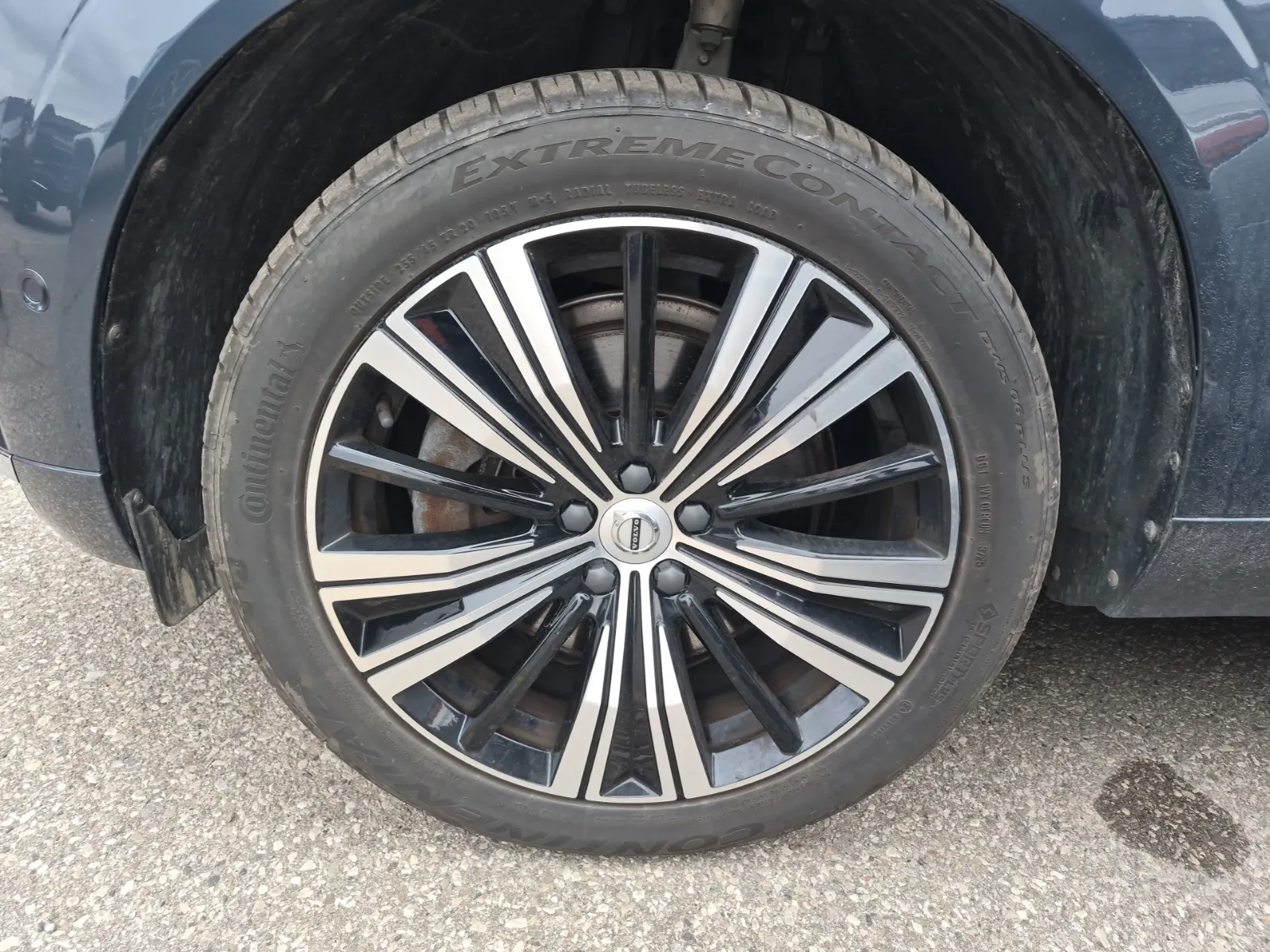 Front driver wheel/tire photo