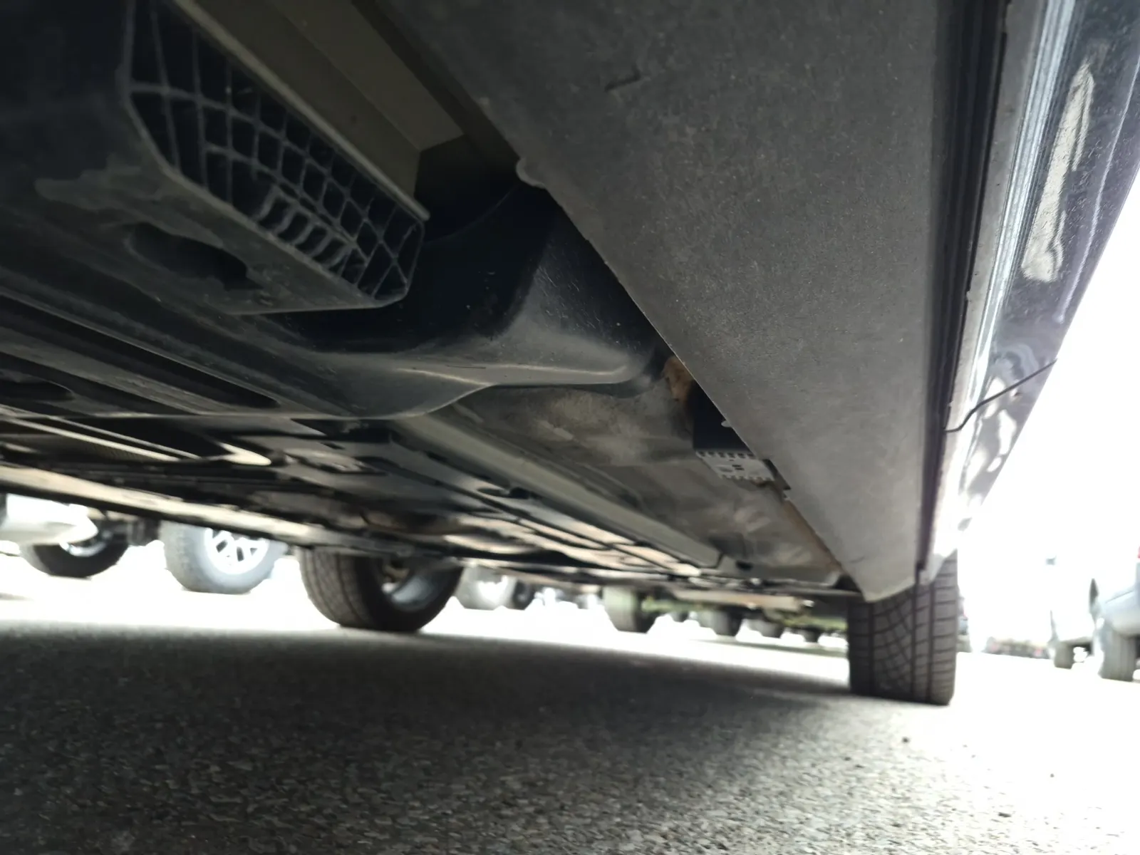 Undercarriage - Passenger Photo