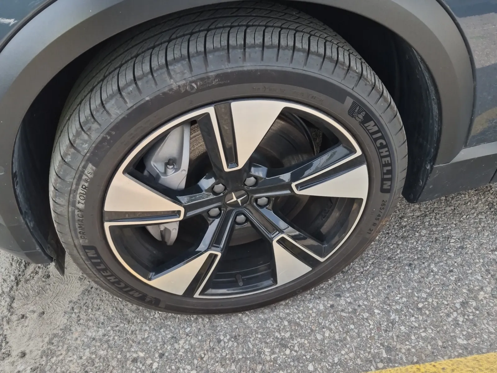 Front driver wheel/tire photo