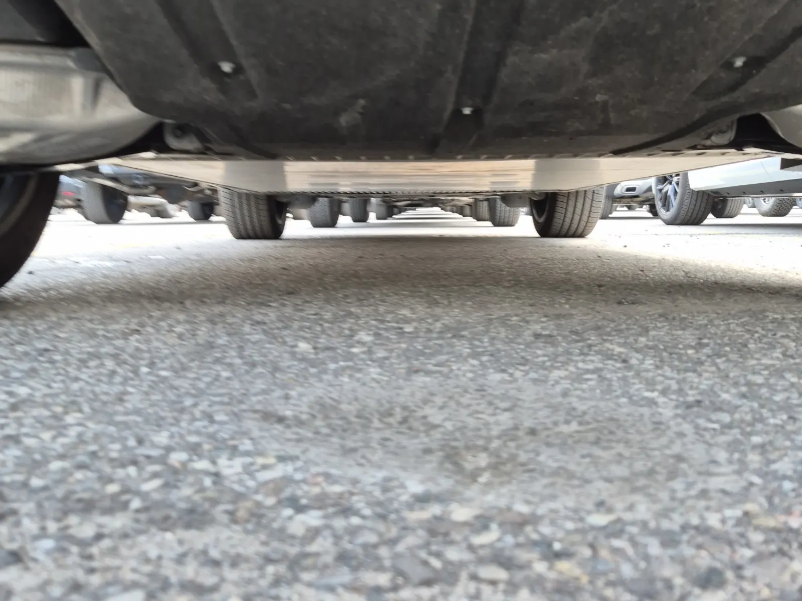 Undercarriage - Rear Photo