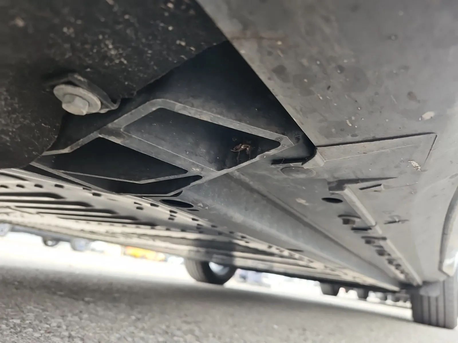 Undercarriage - Driver Photo