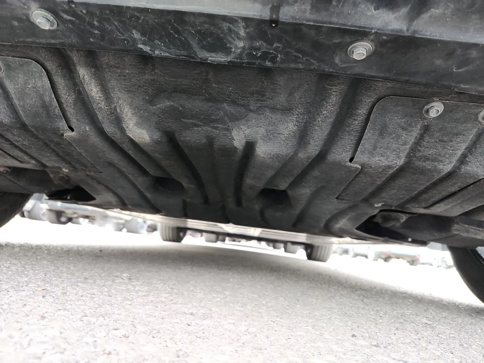 Undercarriage - Rear Photo