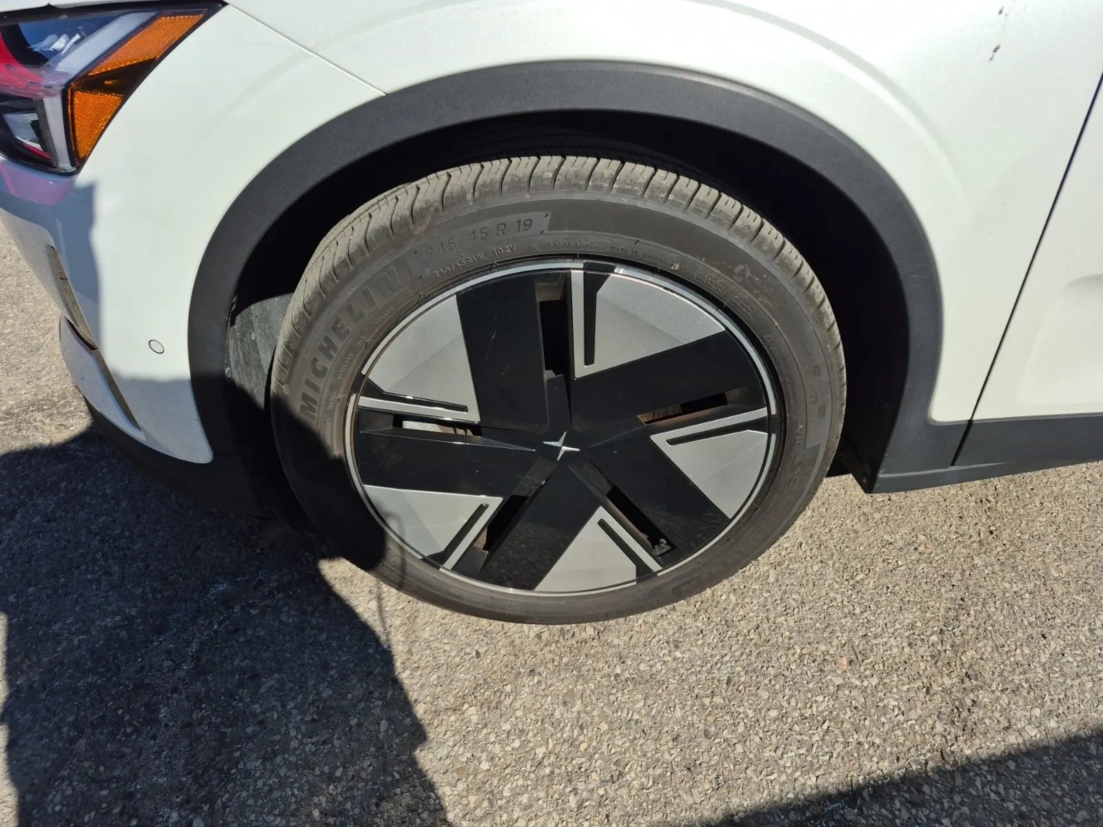Front driver wheel/tire photo