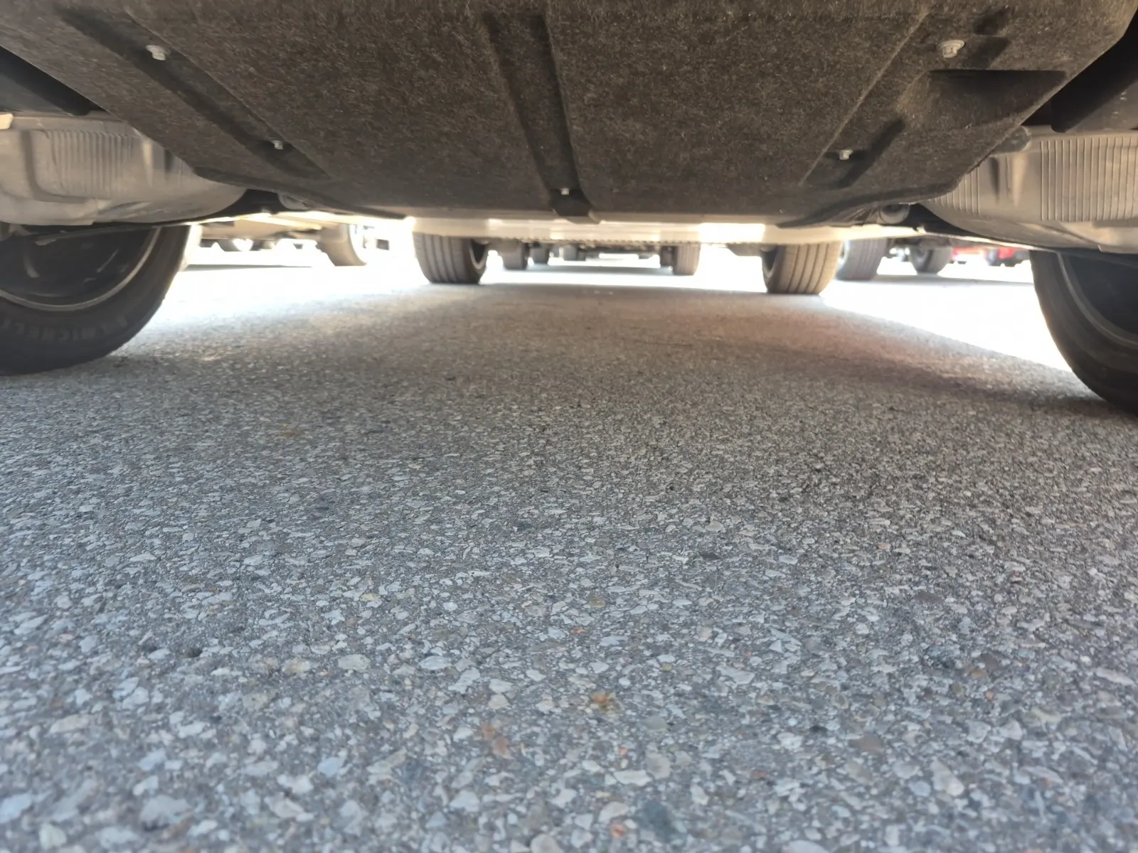 Undercarriage - Rear Photo