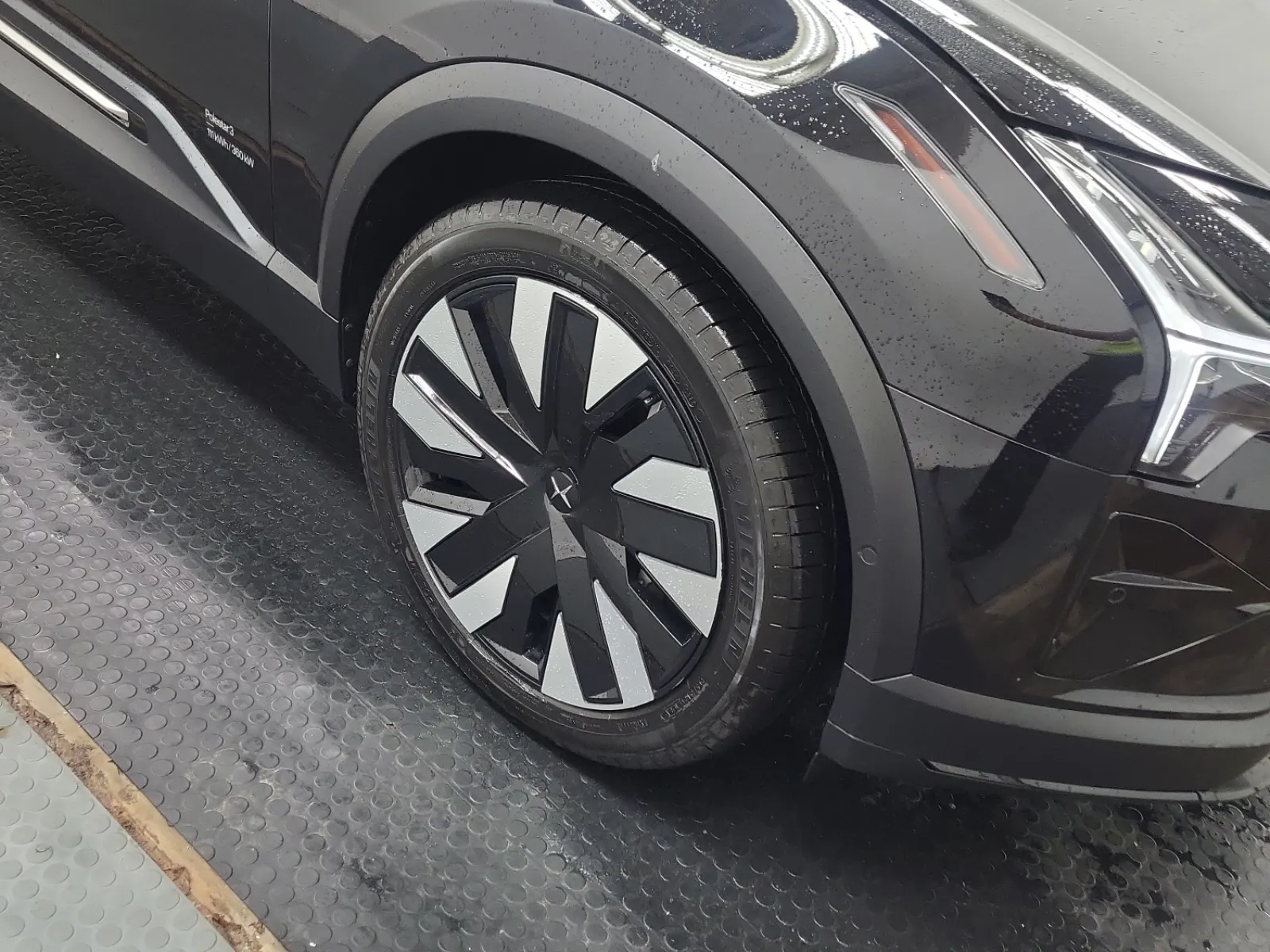 Right Front Wheel/Tire Photo