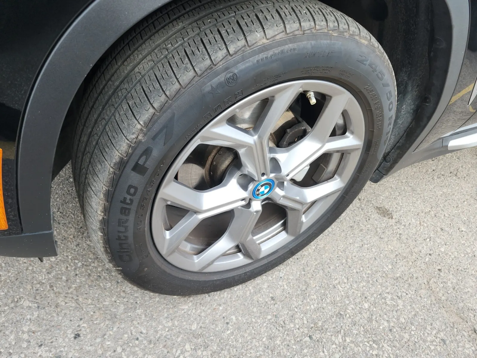 Front driver wheel/tire photo