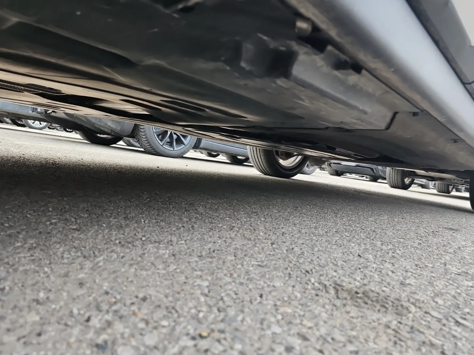 Undercarriage - Passenger Photo