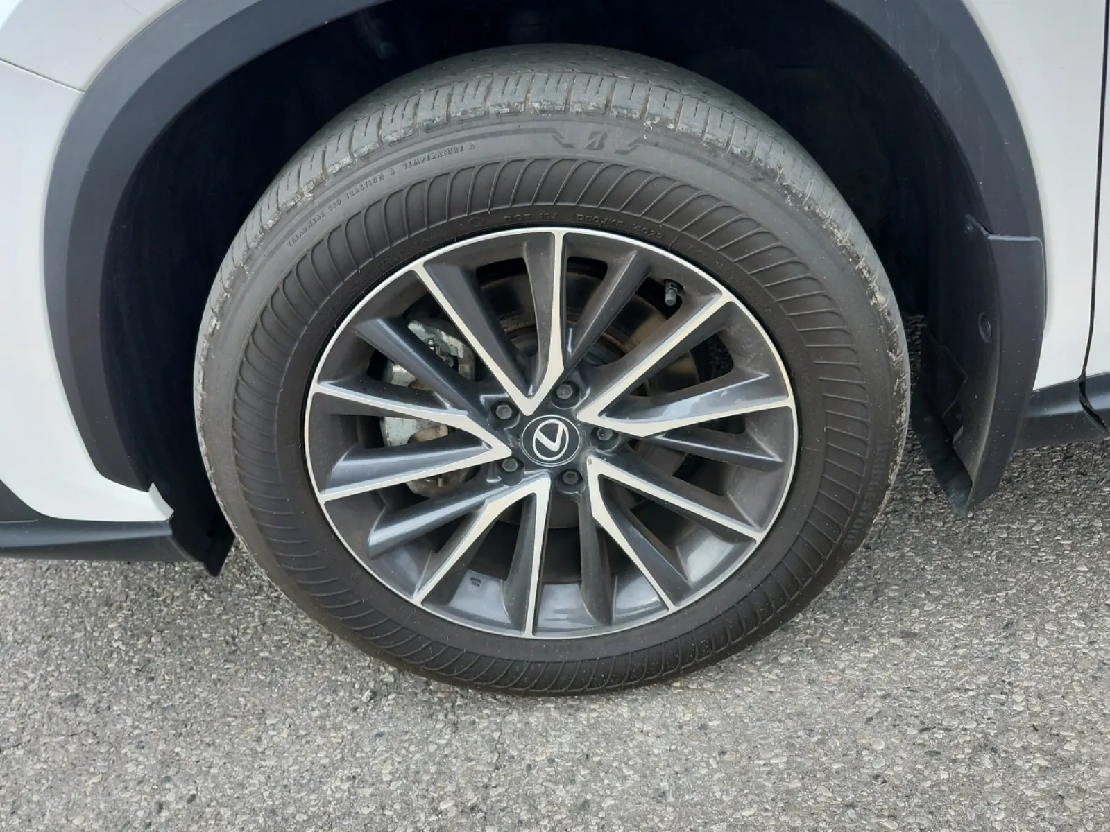Front driver wheel/tire photo