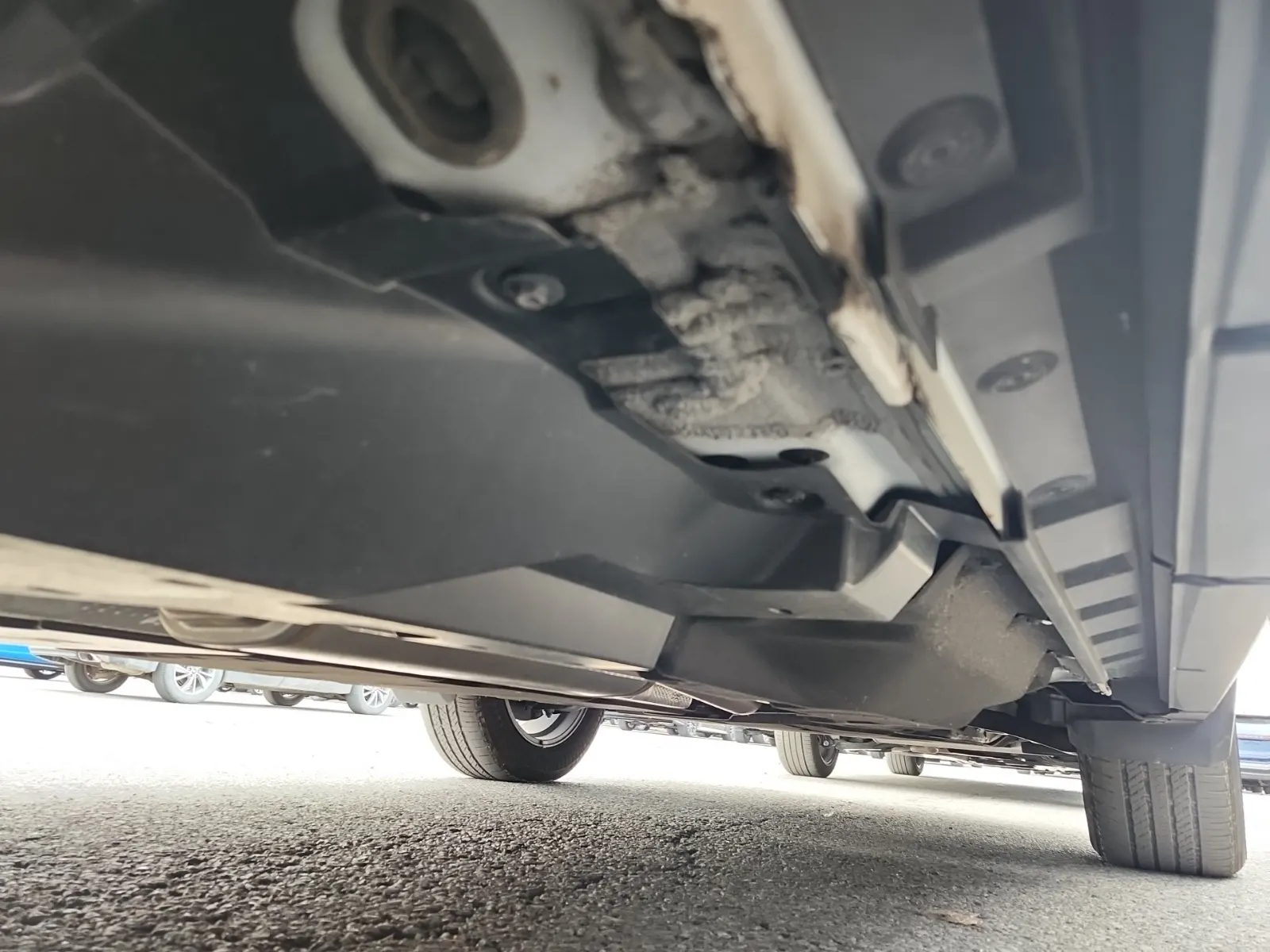 Undercarriage - Passenger Photo