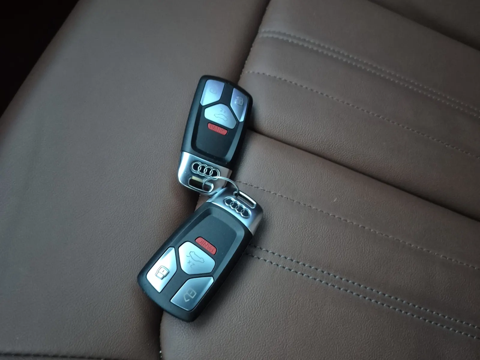 Keys/Fobs/Manual Photo
