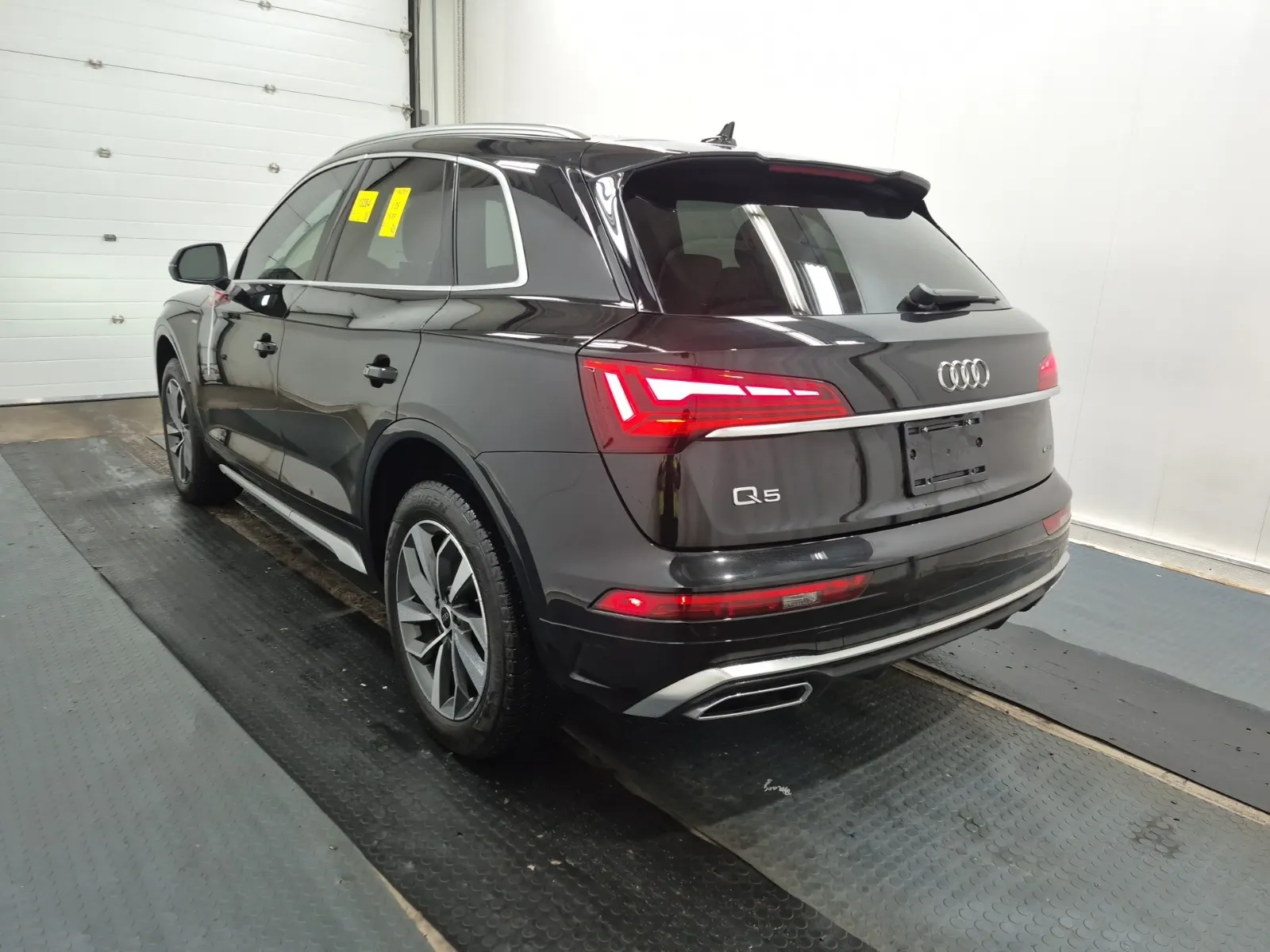 Driver Rear 3/4 Photo
