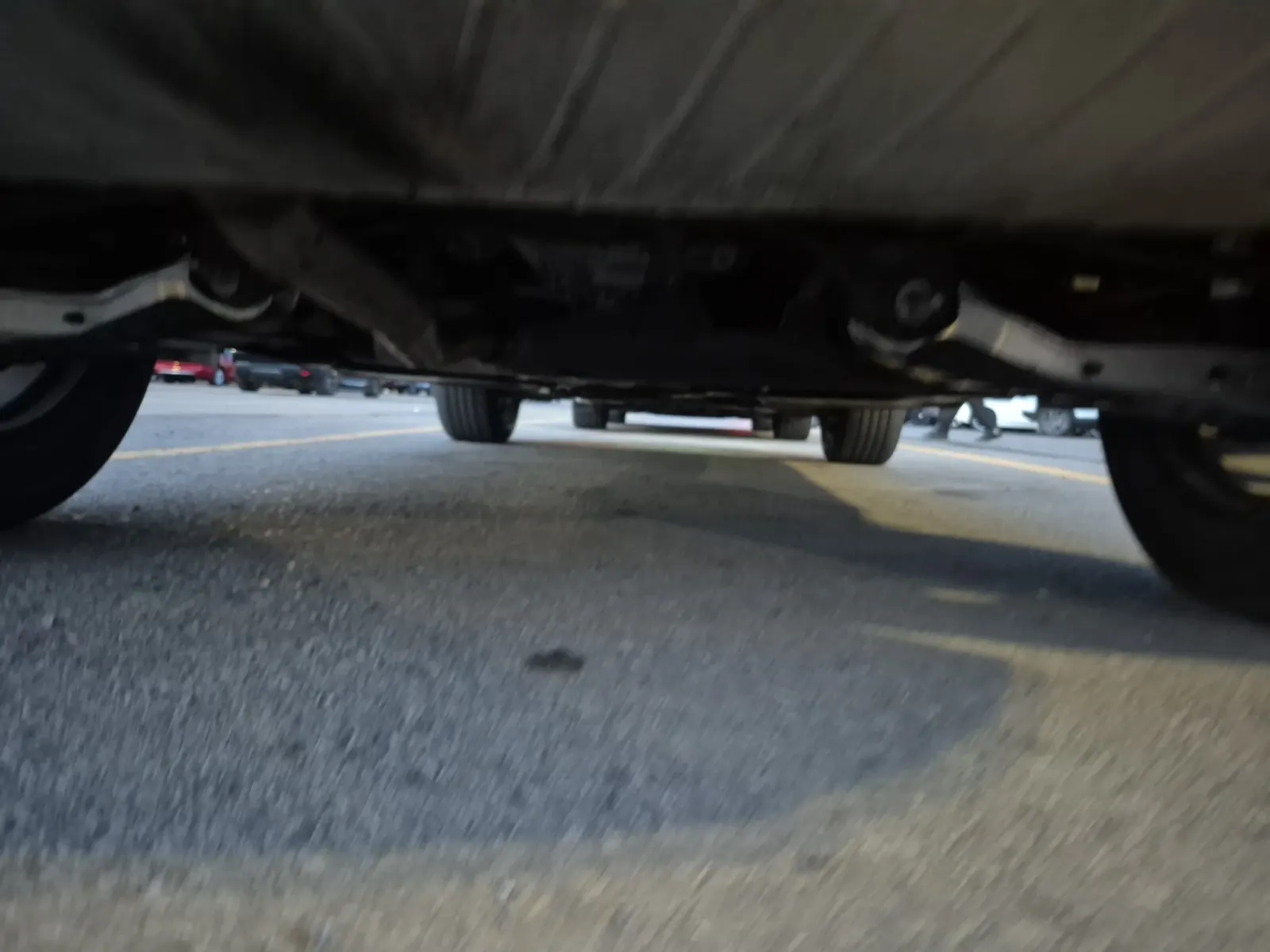 Undercarriage - Rear Photo
