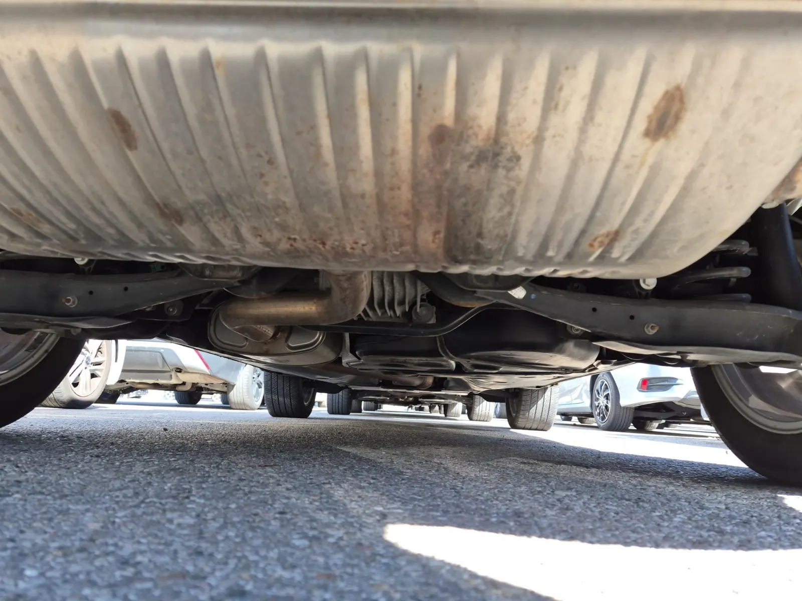 Undercarriage - Rear Photo